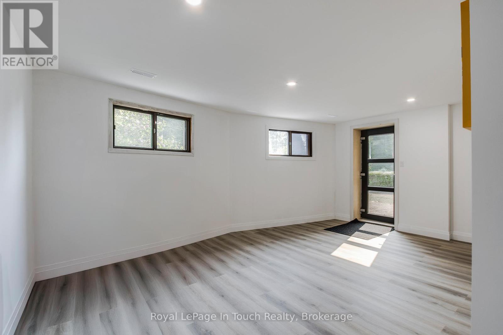 












26 GLEN CEDAR DRIVE

,
Tiny,




Ontario
L9M0H8

