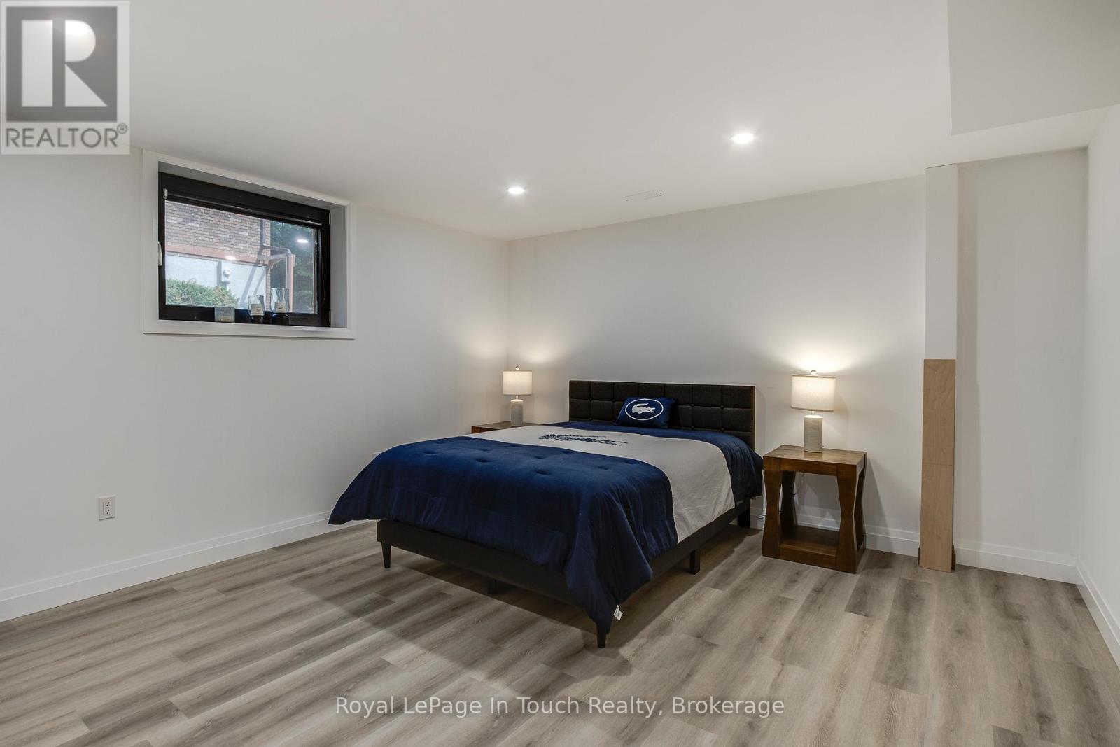 












26 GLEN CEDAR DRIVE

,
Tiny,




Ontario
L9M0H8

