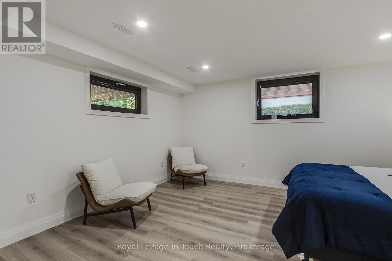 












26 GLEN CEDAR DRIVE

,
Tiny,




Ontario
L9M0H8


