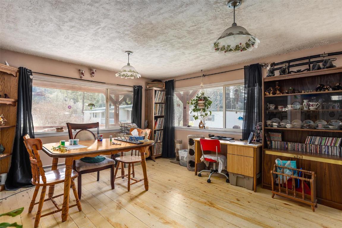 









85


Ernest

Avenue,
Beaverdell,




BC
V0H 1A0

