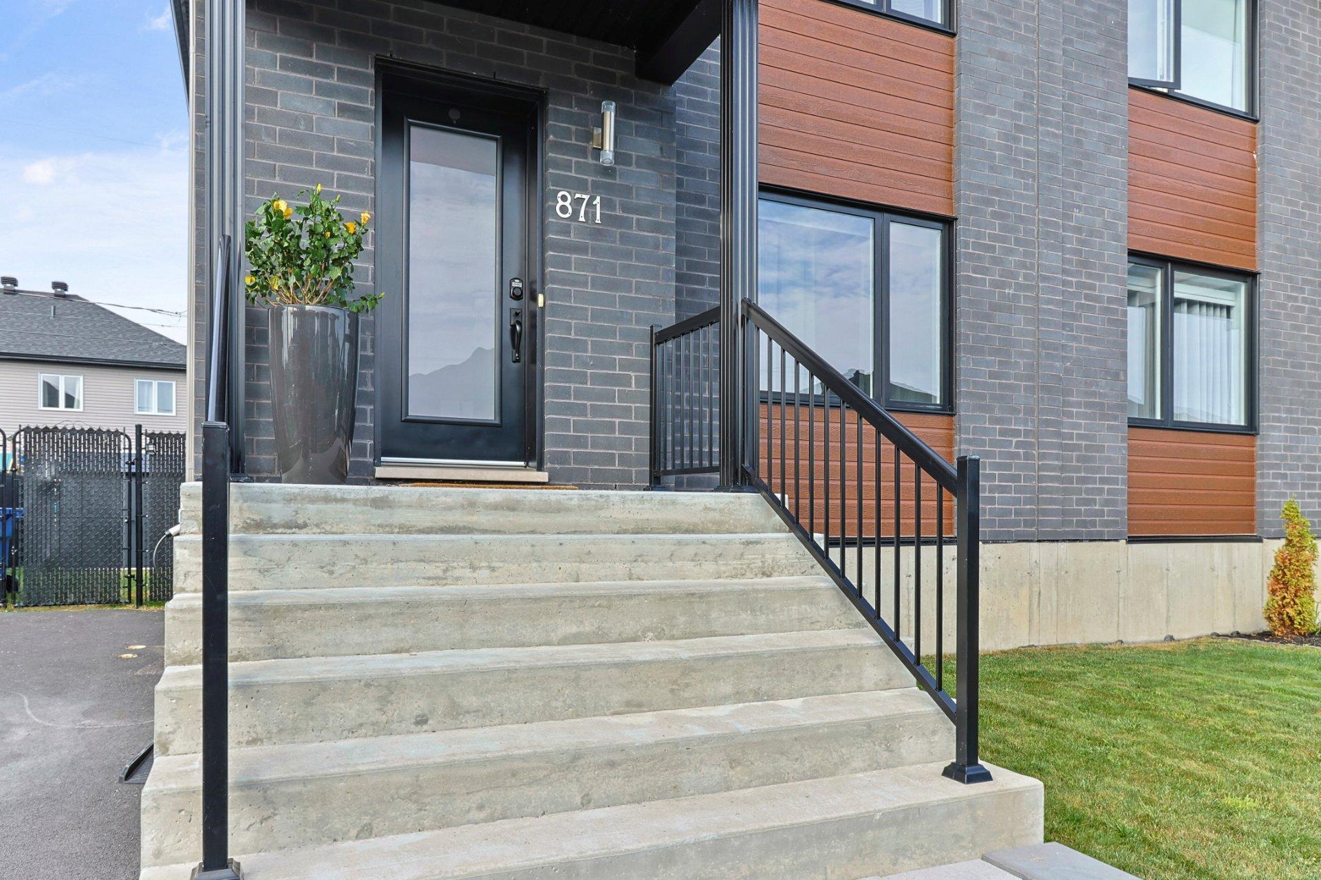 









871


Rue Vinet

,
Salaberry-de-Valleyfield,




QC
J6S0C9

