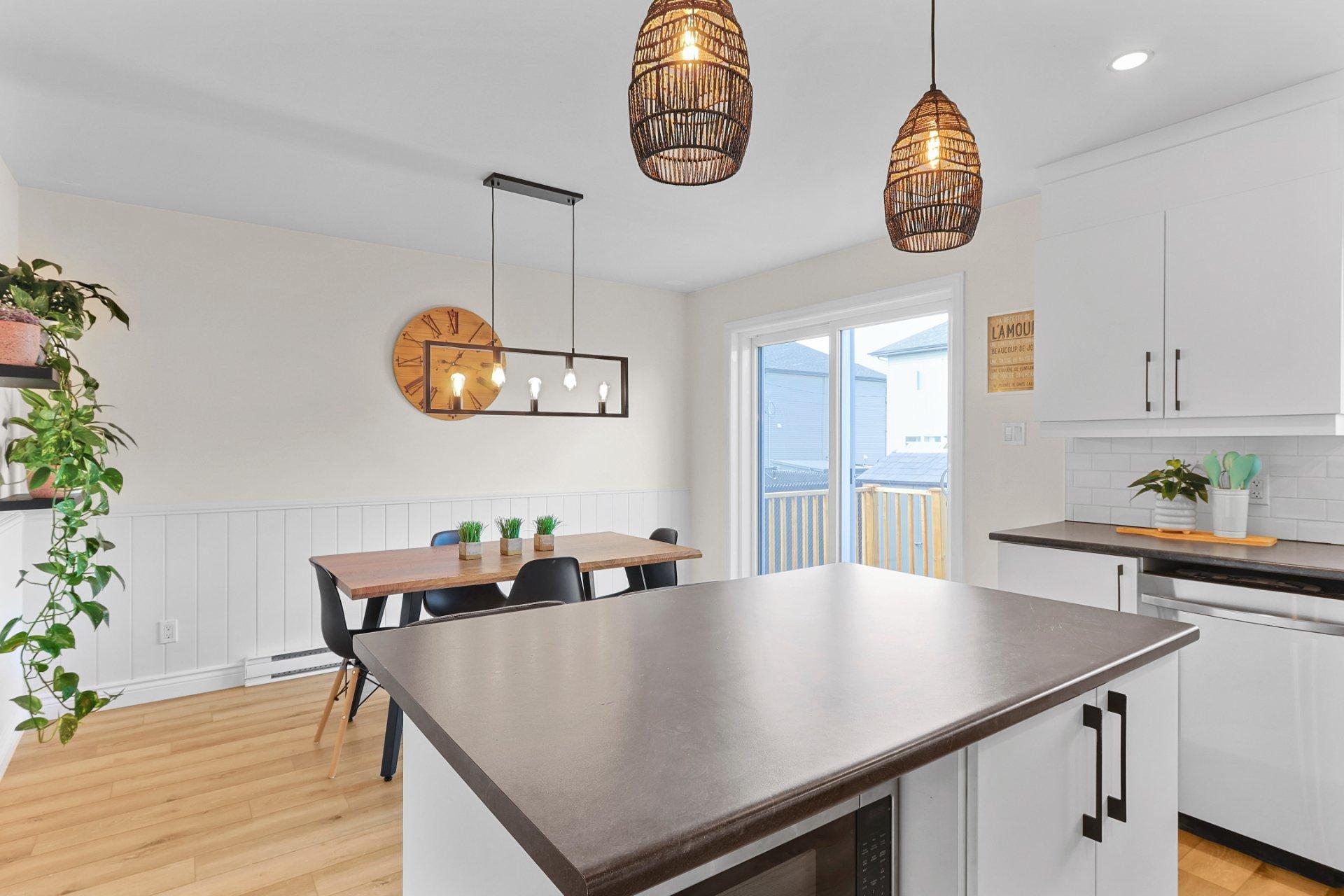









871


Rue Vinet

,
Salaberry-de-Valleyfield,




QC
J6S0C9

