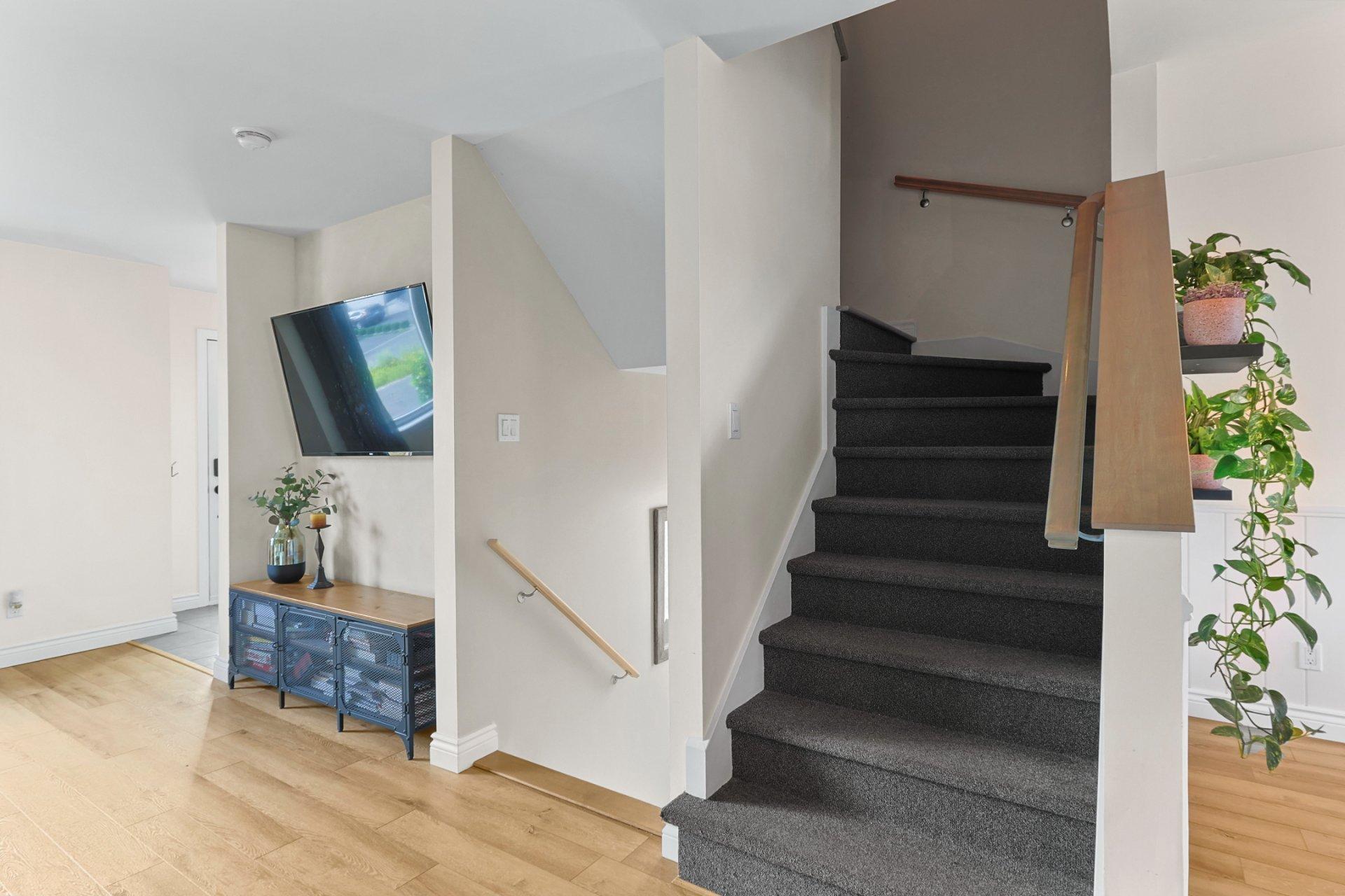 









871


Rue Vinet

,
Salaberry-de-Valleyfield,




QC
J6S0C9

