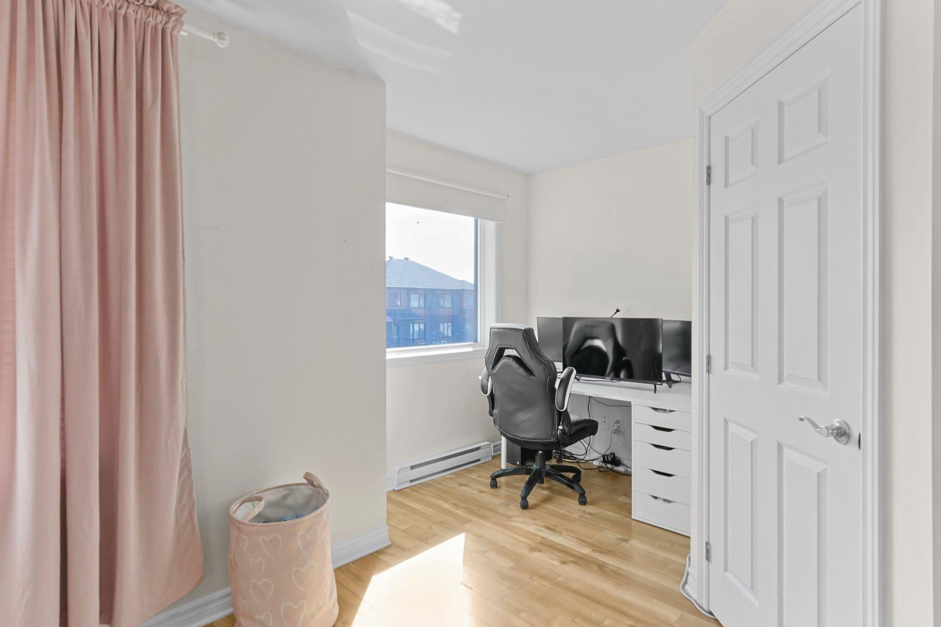 









871


Rue Vinet

,
Salaberry-de-Valleyfield,




QC
J6S0C9

