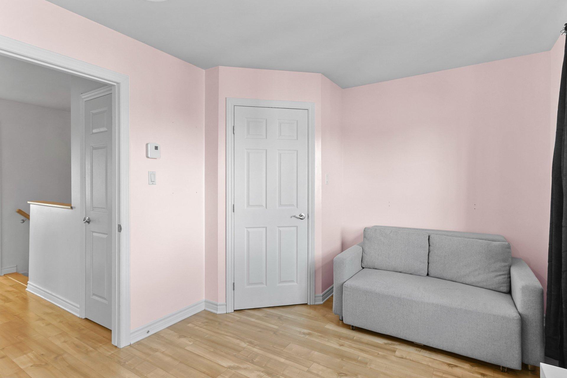 









871


Rue Vinet

,
Salaberry-de-Valleyfield,




QC
J6S0C9

