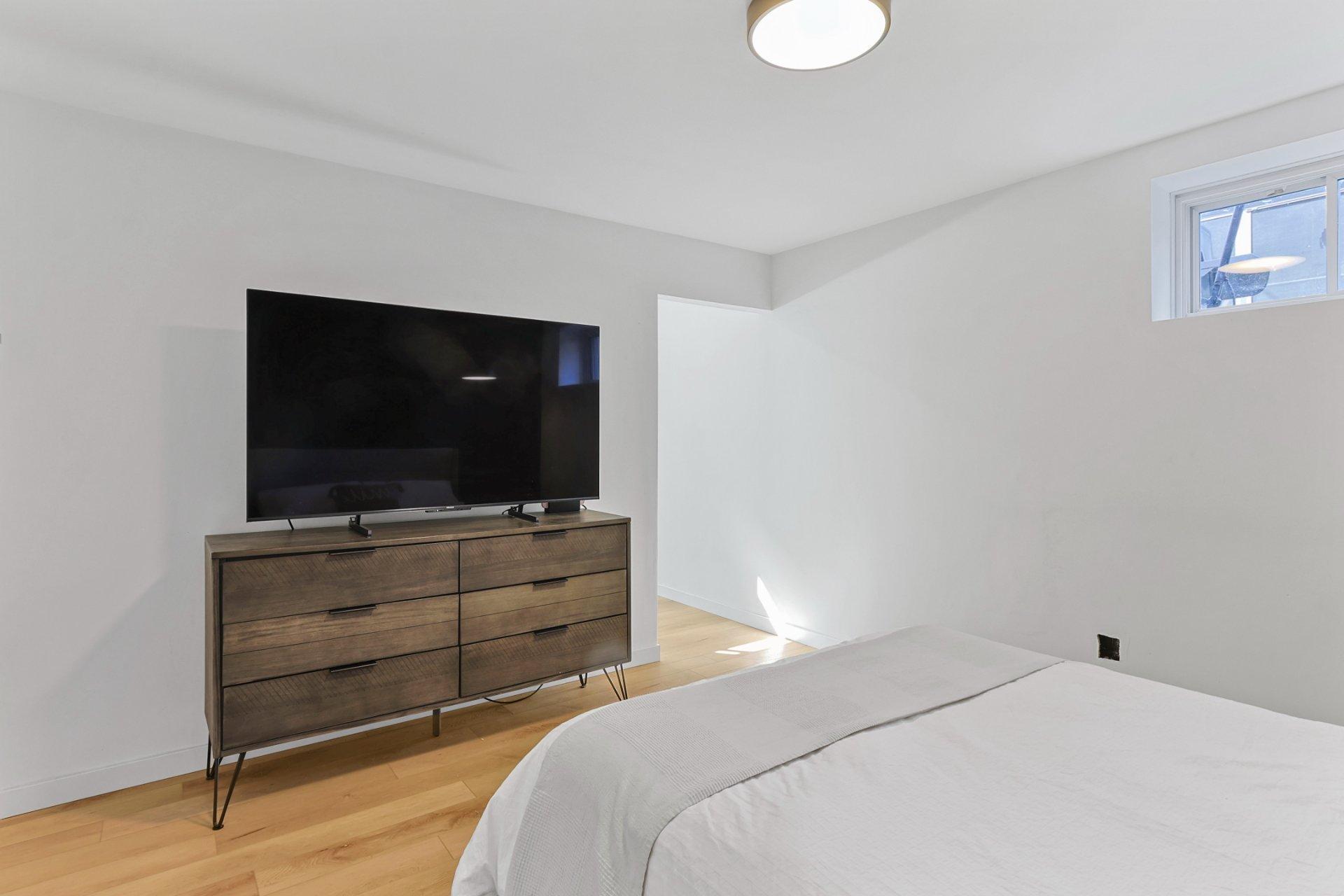 









871


Rue Vinet

,
Salaberry-de-Valleyfield,




QC
J6S0C9

