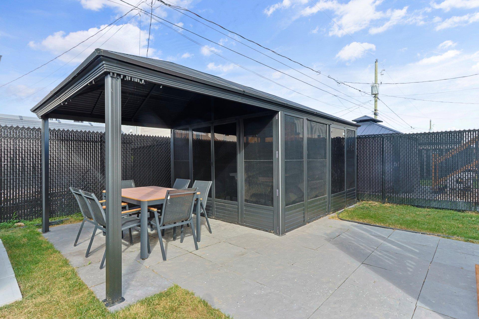 









871


Rue Vinet

,
Salaberry-de-Valleyfield,




QC
J6S0C9

