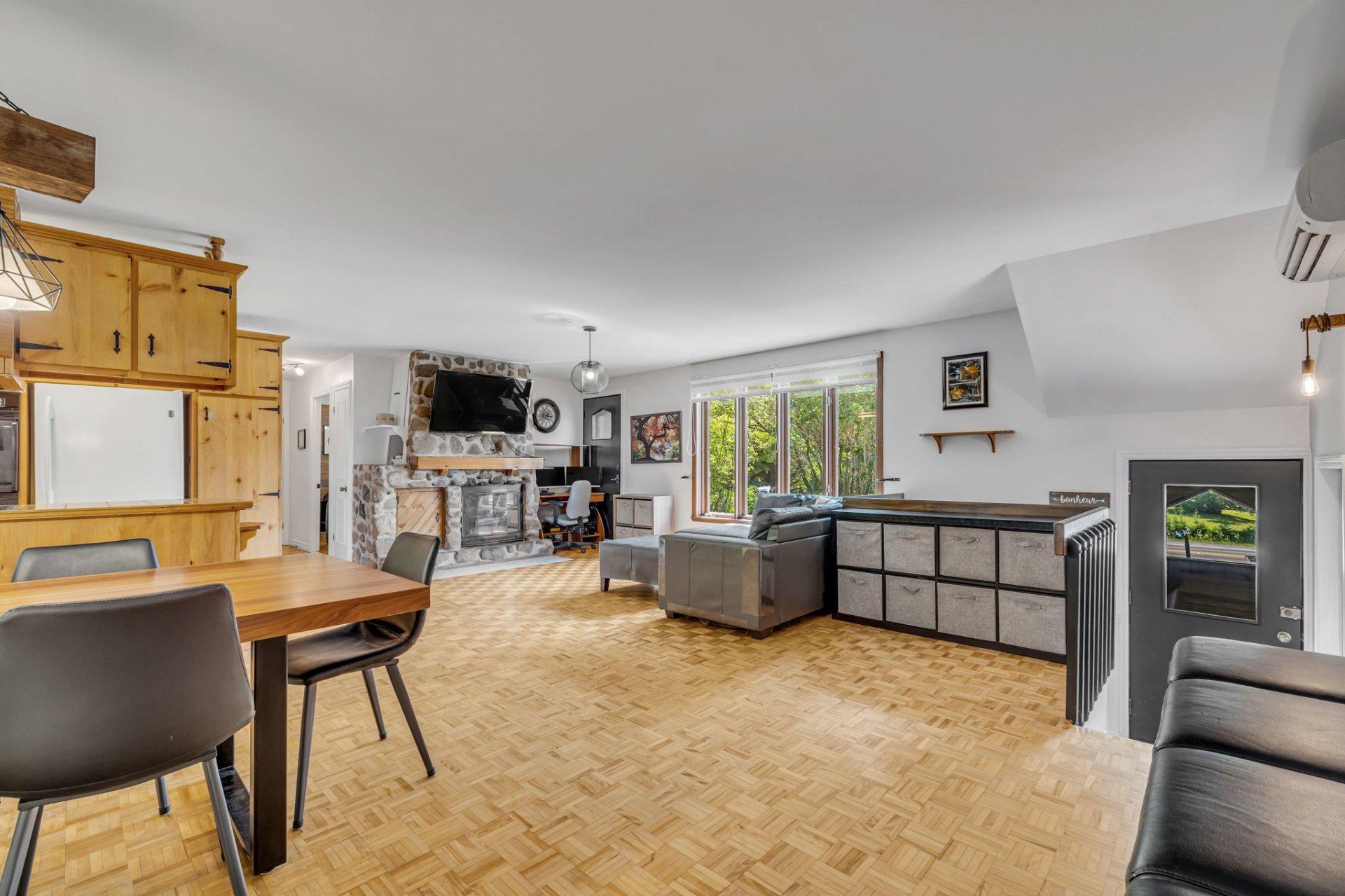 









2450


Route de Fossambault

,
Sainte-Catherine-de-la-Jacques-Cartier,




QC
G3N1R3

