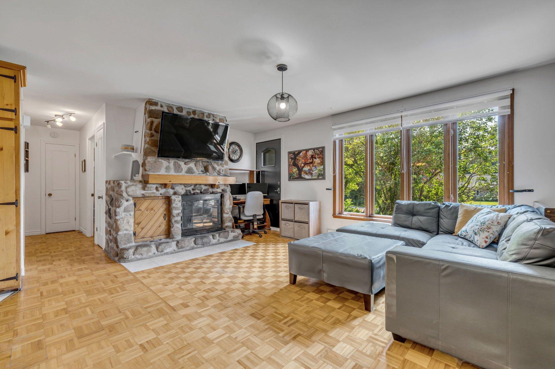 









2450


Route de Fossambault

,
Sainte-Catherine-de-la-Jacques-Cartier,




QC
G3N1R3

