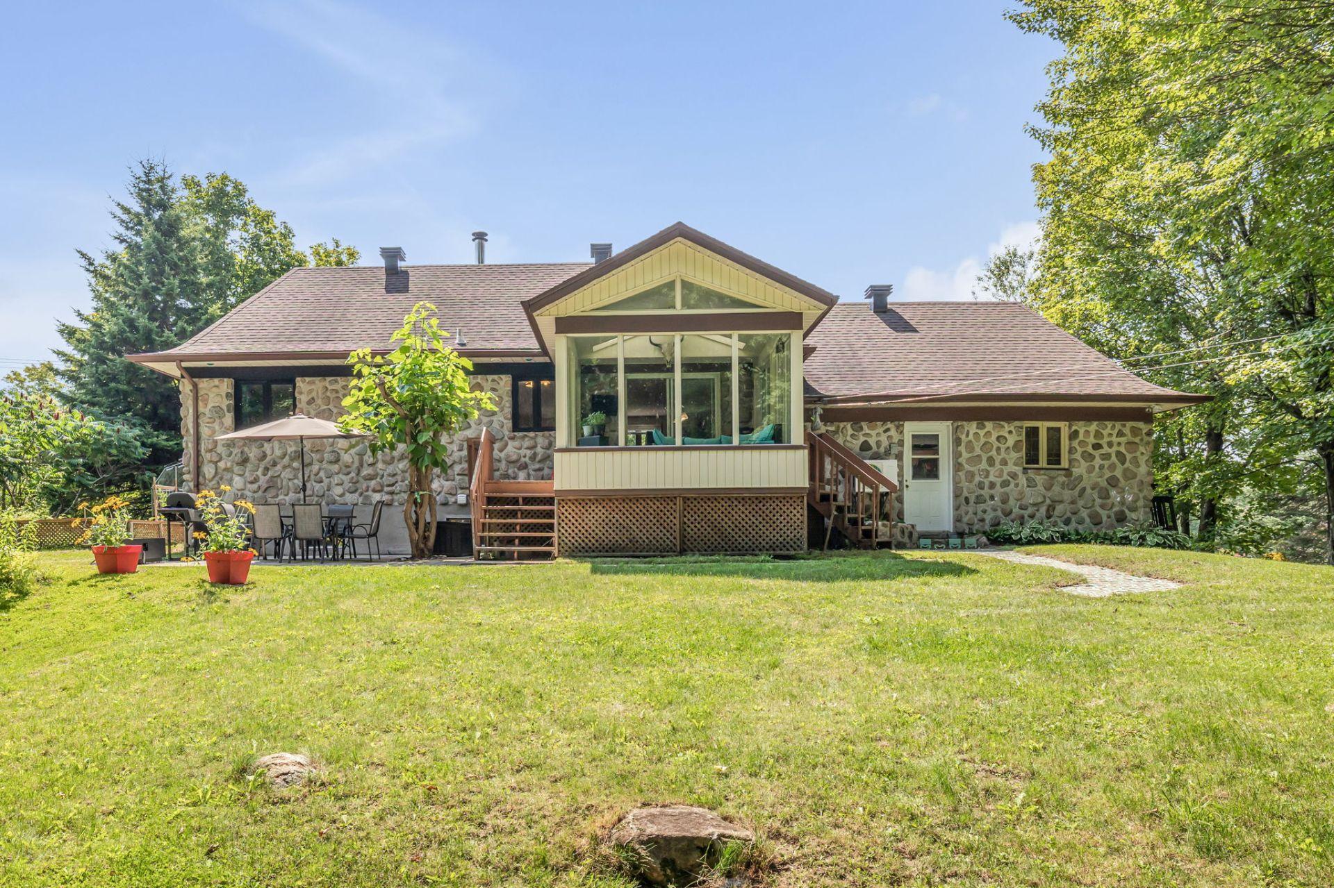 









2450


Route de Fossambault

,
Sainte-Catherine-de-la-Jacques-Cartier,




QC
G3N1R3

