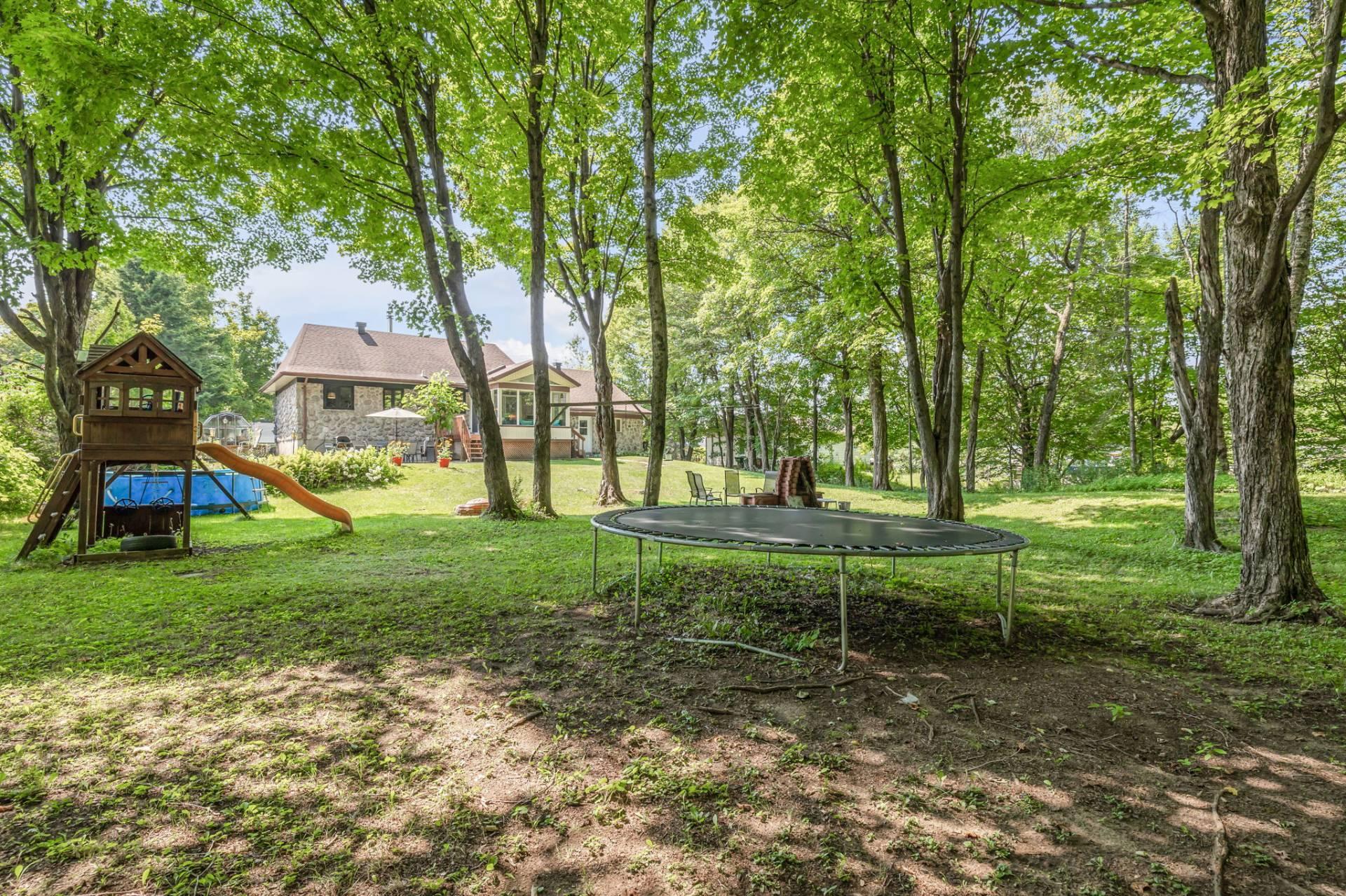 









2450


Route de Fossambault

,
Sainte-Catherine-de-la-Jacques-Cartier,




QC
G3N1R3

