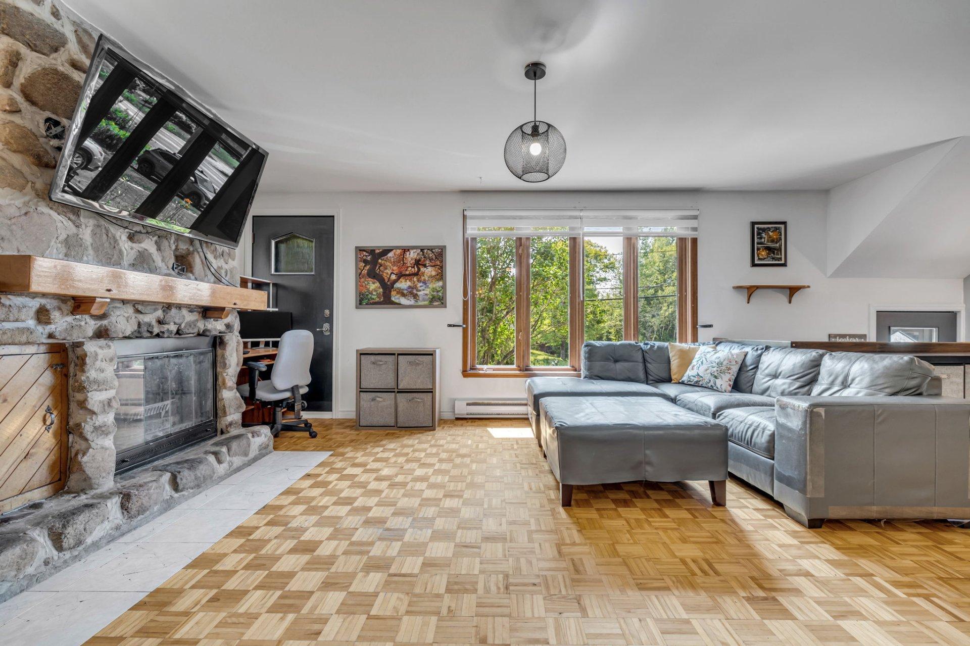









2450


Route de Fossambault

,
Sainte-Catherine-de-la-Jacques-Cartier,




QC
G3N1R3

