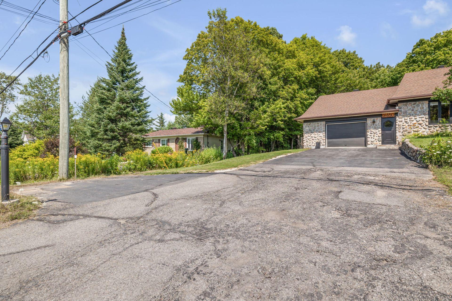 









2450


Route de Fossambault

,
Sainte-Catherine-de-la-Jacques-Cartier,




QC
G3N1R3

