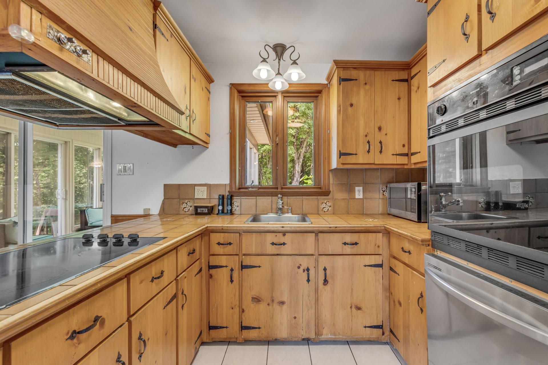 









2450


Route de Fossambault

,
Sainte-Catherine-de-la-Jacques-Cartier,




QC
G3N1R3


