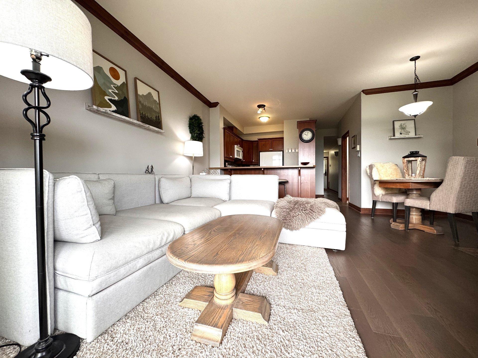 









186


Rue du Mont-Plaisant

, 4,
Mont-Tremblant,




QC
J8E1L2

