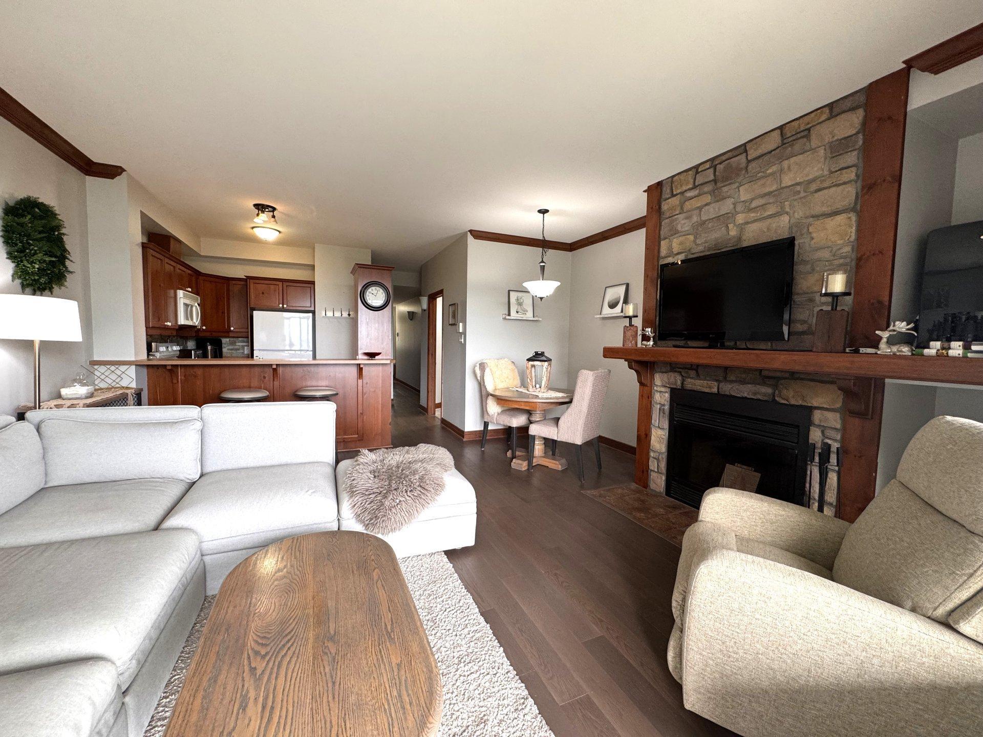 









186


Rue du Mont-Plaisant

, 4,
Mont-Tremblant,




QC
J8E1L2

