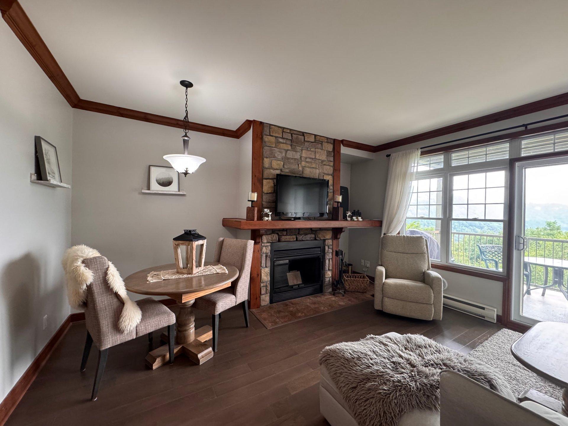 









186


Rue du Mont-Plaisant

, 4,
Mont-Tremblant,




QC
J8E1L2

