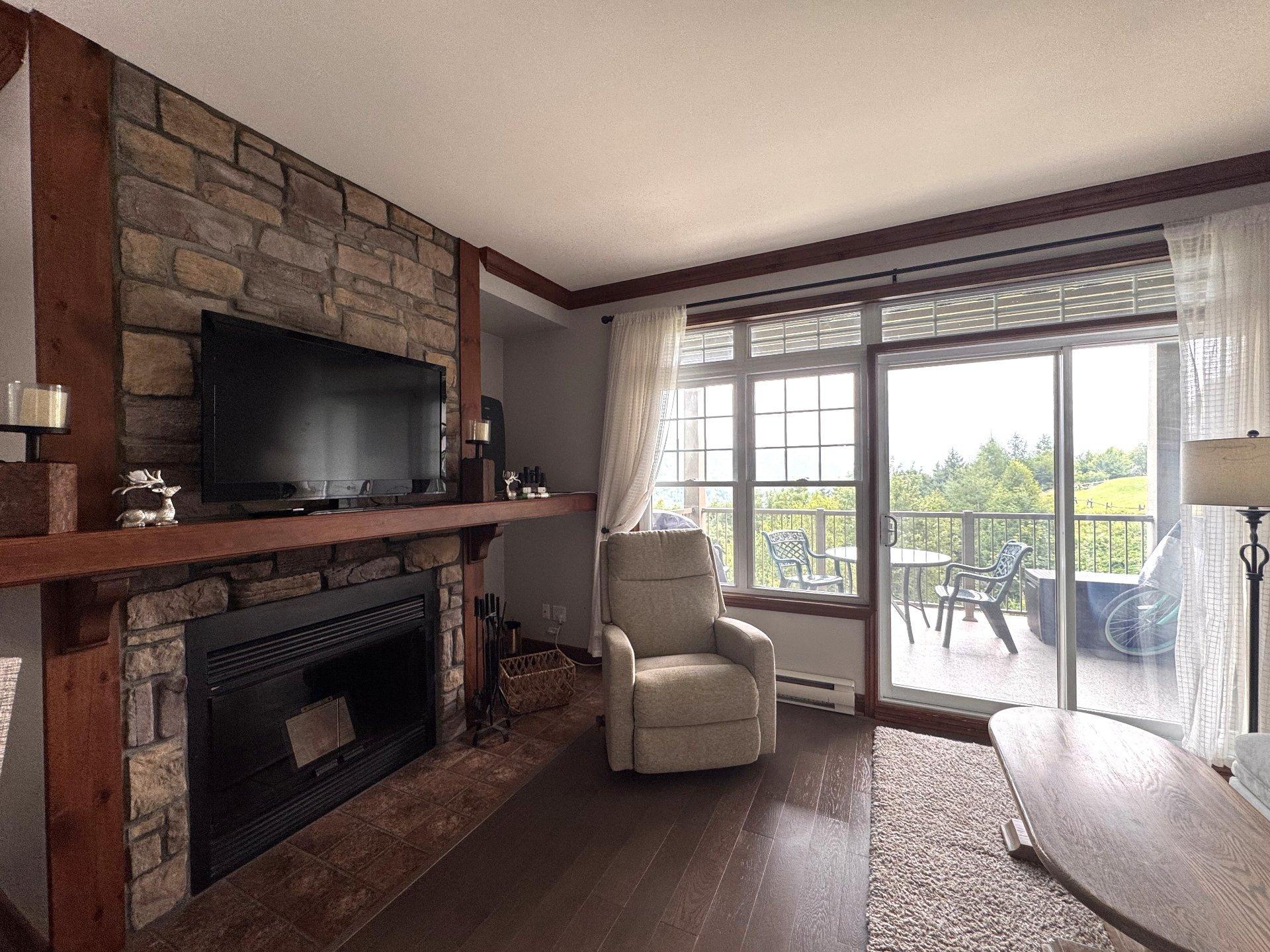 









186


Rue du Mont-Plaisant

, 4,
Mont-Tremblant,




QC
J8E1L2

