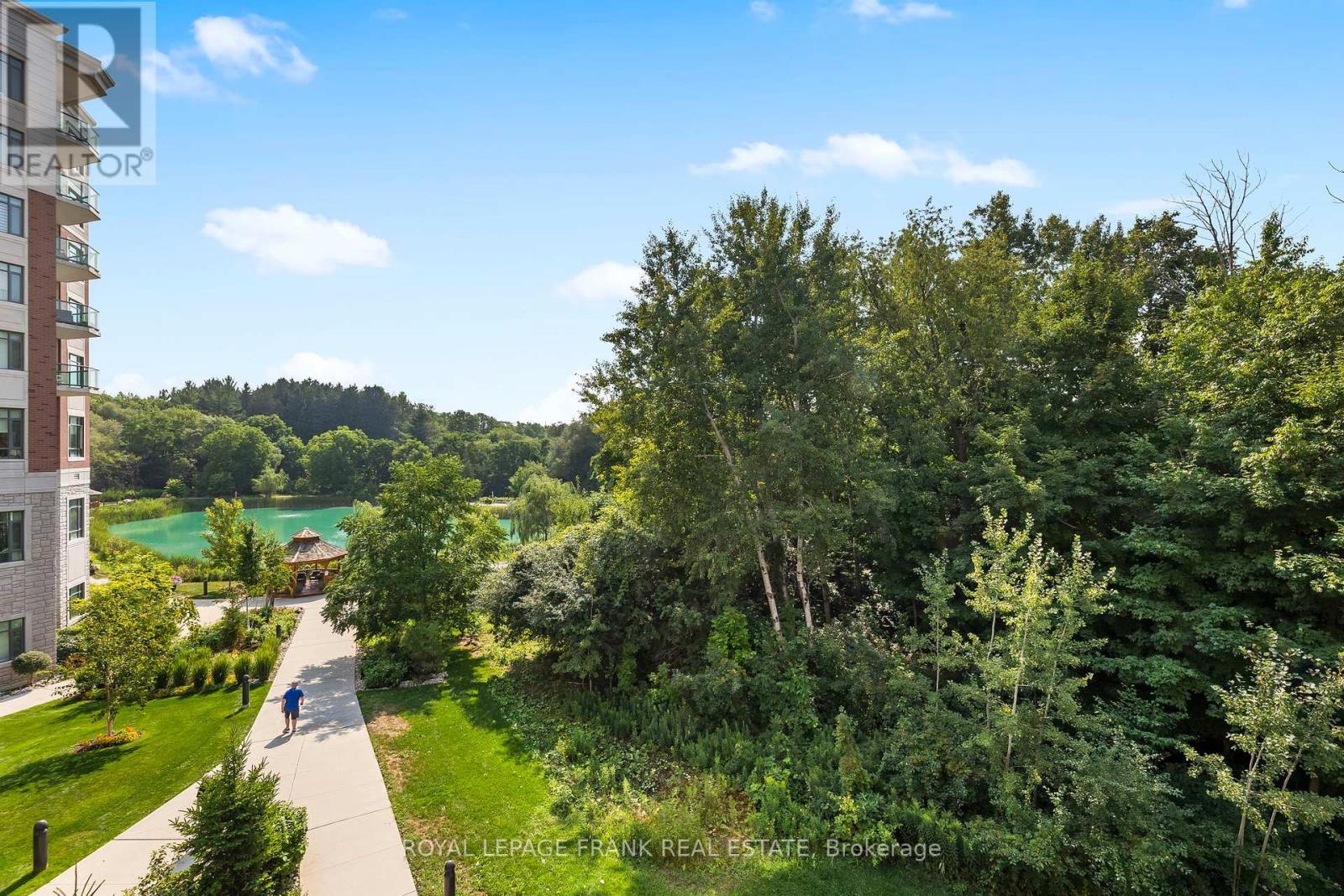 












320 - 420 WILLIAM GRAHAM DRIVE

,
Aurora,




Ontario
L4G1X4

