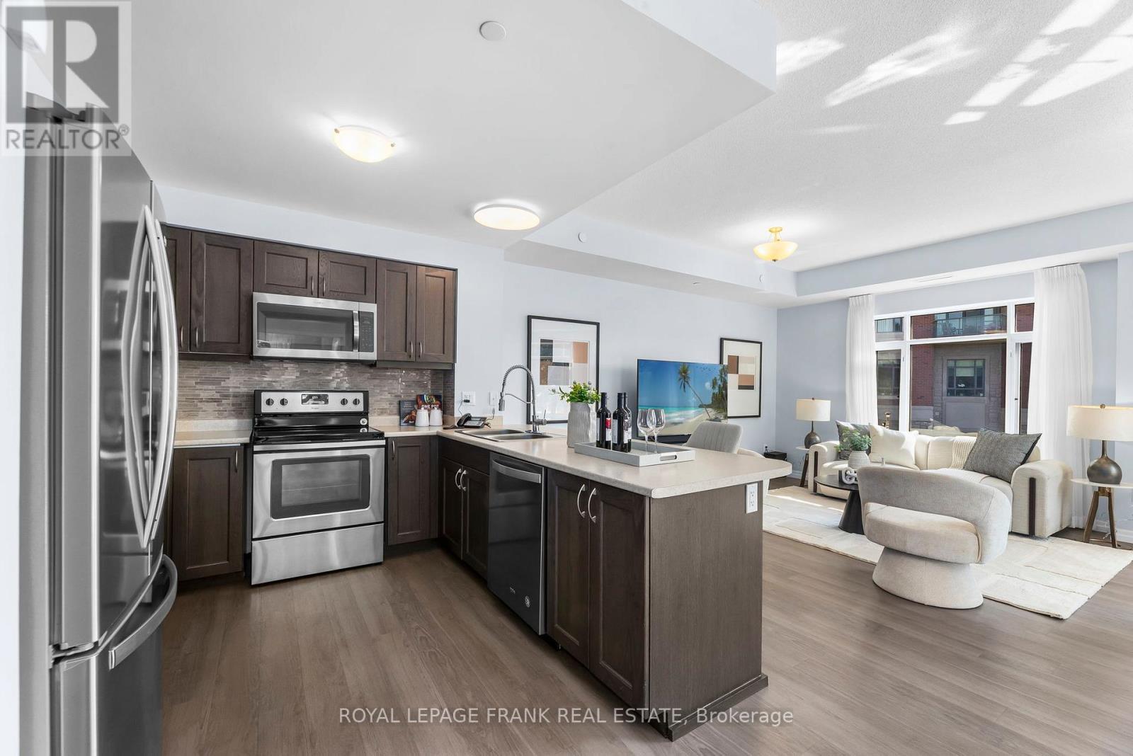 












320 - 420 WILLIAM GRAHAM DRIVE

,
Aurora,




Ontario
L4G1X4

