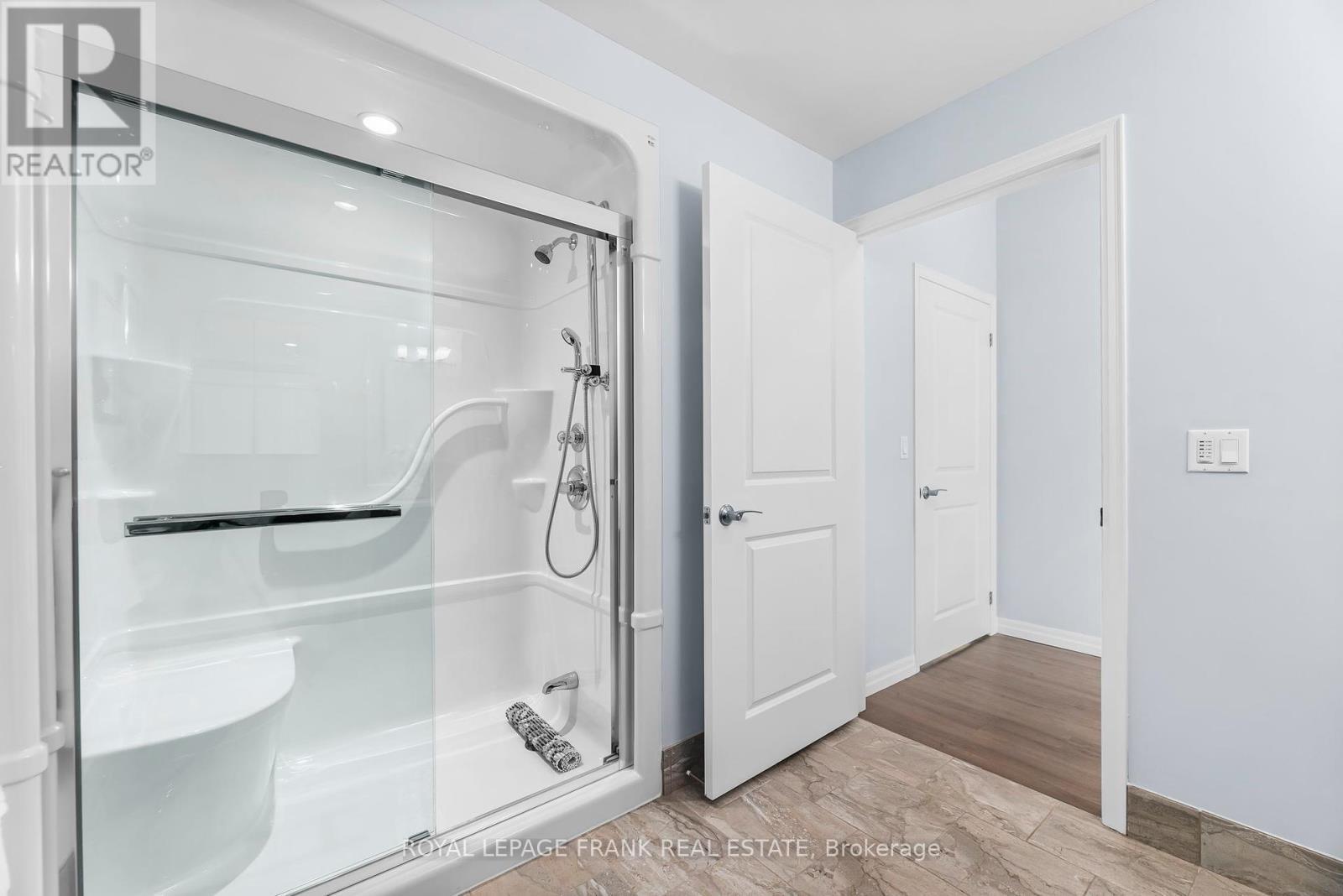












320 - 420 WILLIAM GRAHAM DRIVE

,
Aurora,




Ontario
L4G1X4

