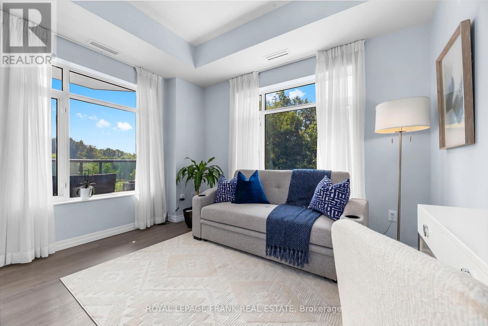 












320 - 420 WILLIAM GRAHAM DRIVE

,
Aurora,




Ontario
L4G1X4

