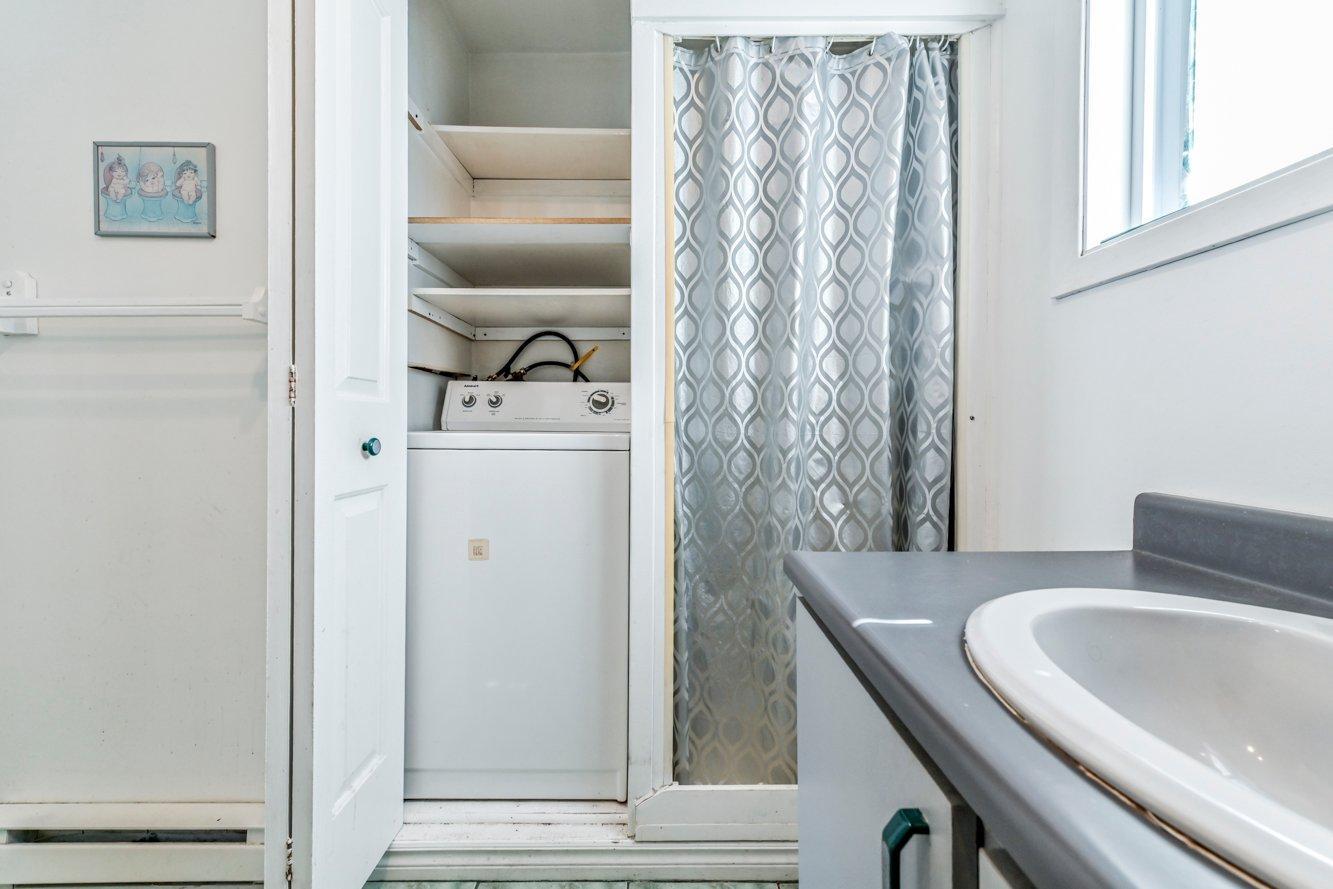 









808


4e Avenue

,
Laval (Fabreville),




QC
H7R4K3

