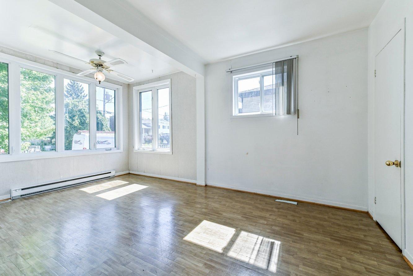 









808


4e Avenue

,
Laval (Fabreville),




QC
H7R4K3

