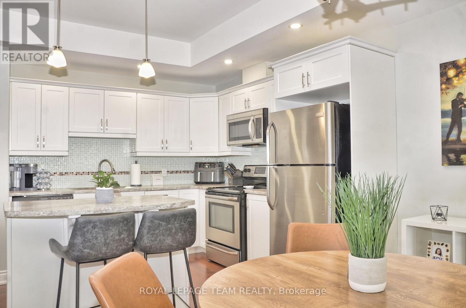 












13A CENTRE STREET N

,
Brockville,




Ontario
K6V5S6

