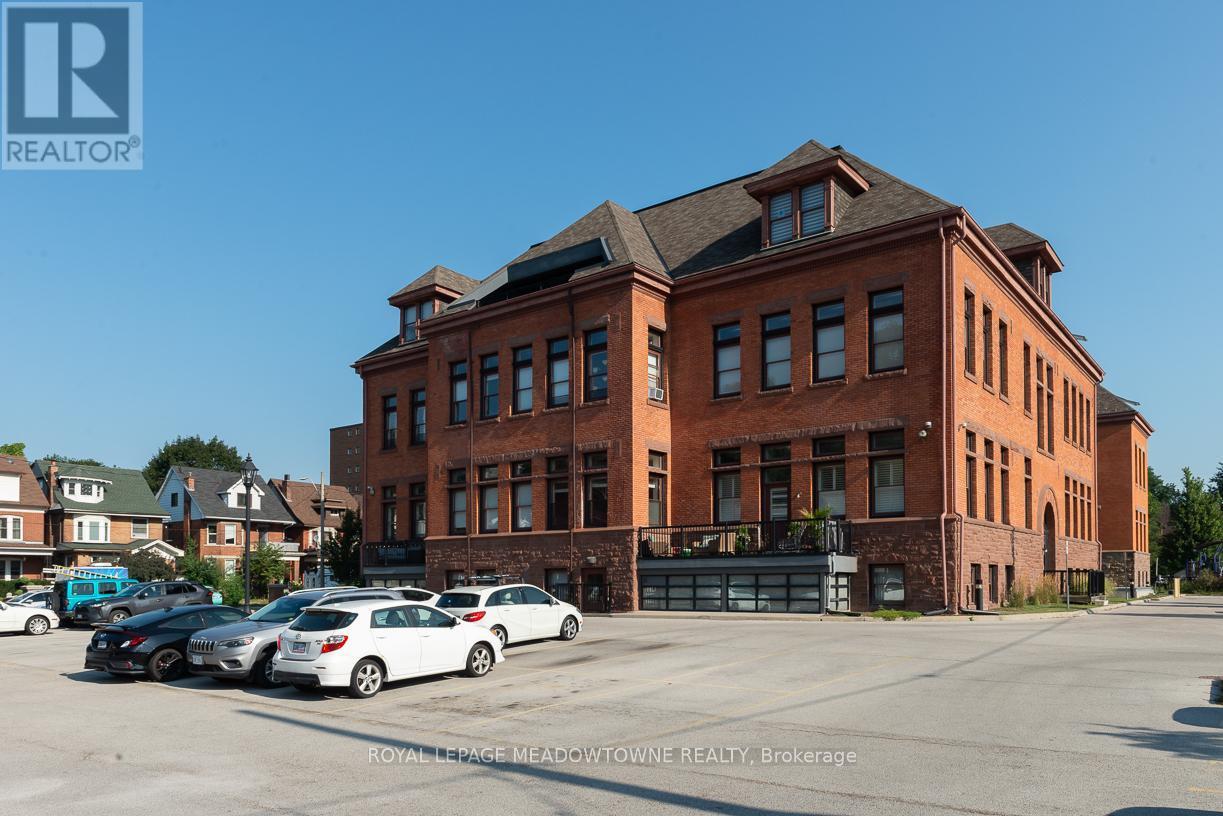 












213 - 200 STINSON STREET

,
Hamilton,




Ontario
L8N4J5

