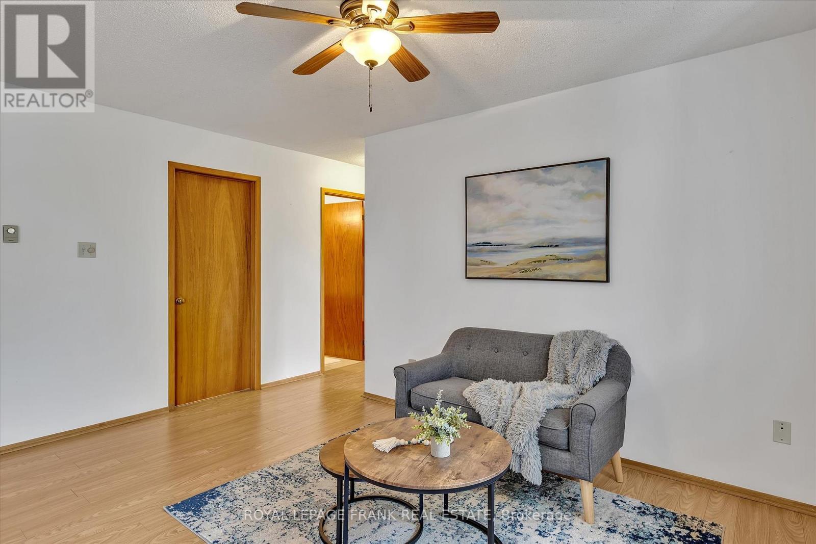 












201 - 2406 MOUNTLAND DRIVE

,
Peterborough West (Central),




Ontario
K9K2E1

