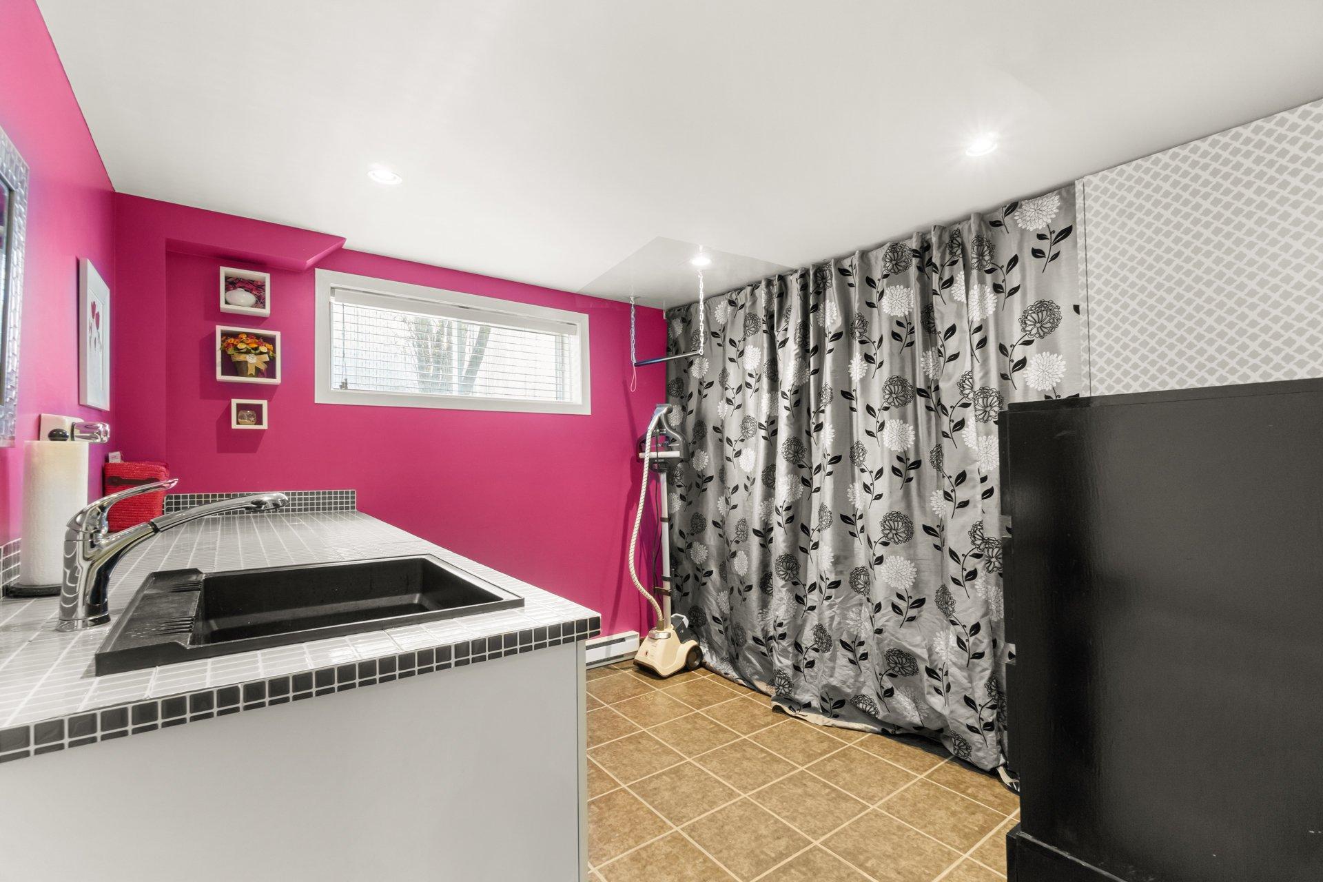 









7125


Rue Marie-Boucher

,
Trois-Rivières,




QC
G8Y7J1

