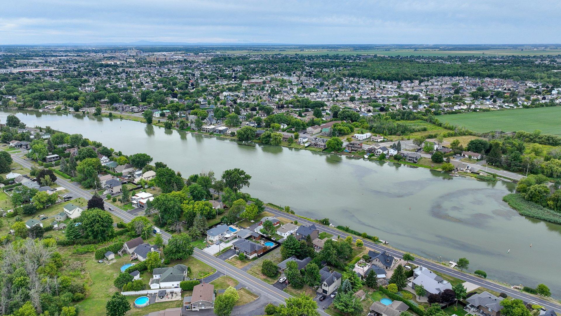 












Rue Baillargeon

,
Saint-Jean-sur-Richelieu,







QC
J2W2E9

