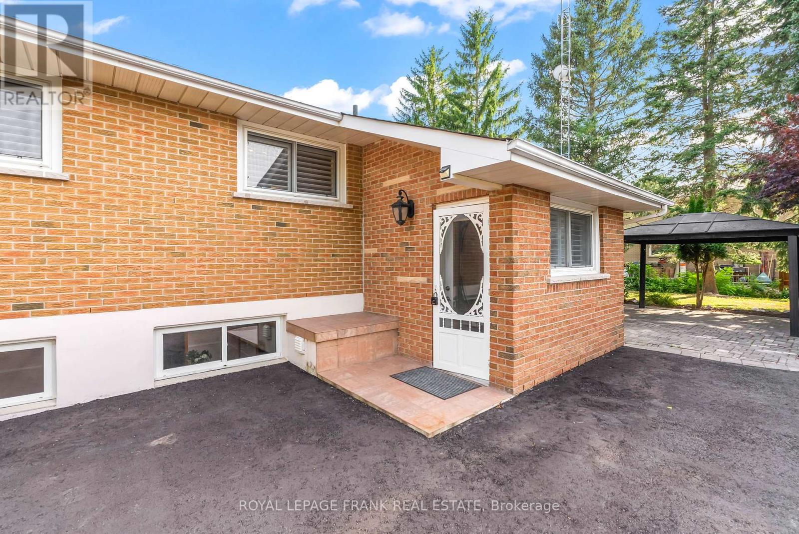 












1440 PEBBLESTONE ROAD

,
Clarington,




Ontario
L1E2K5

