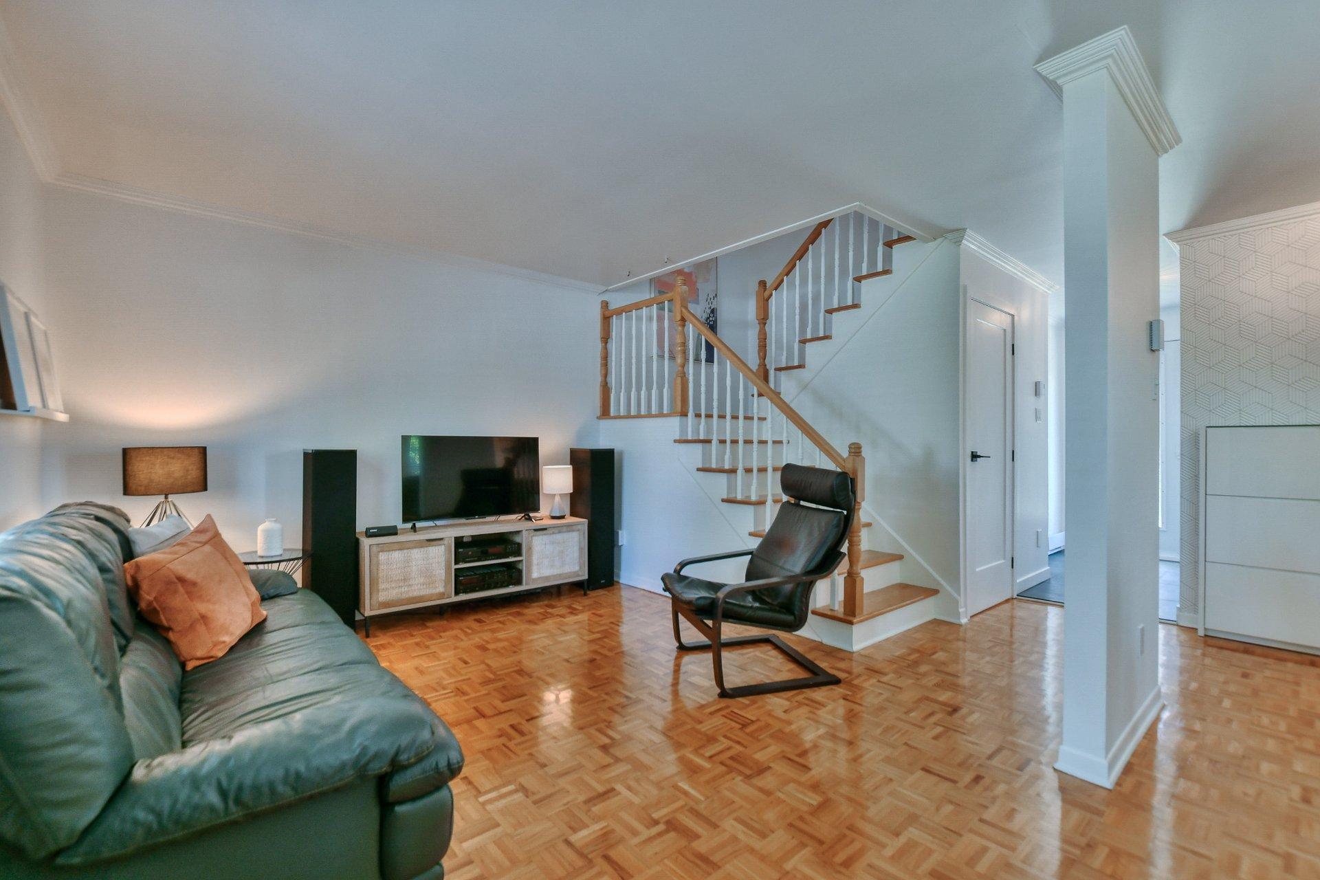 









162


Rue Claudel

,
Boisbriand,




QC
J7G1K2

