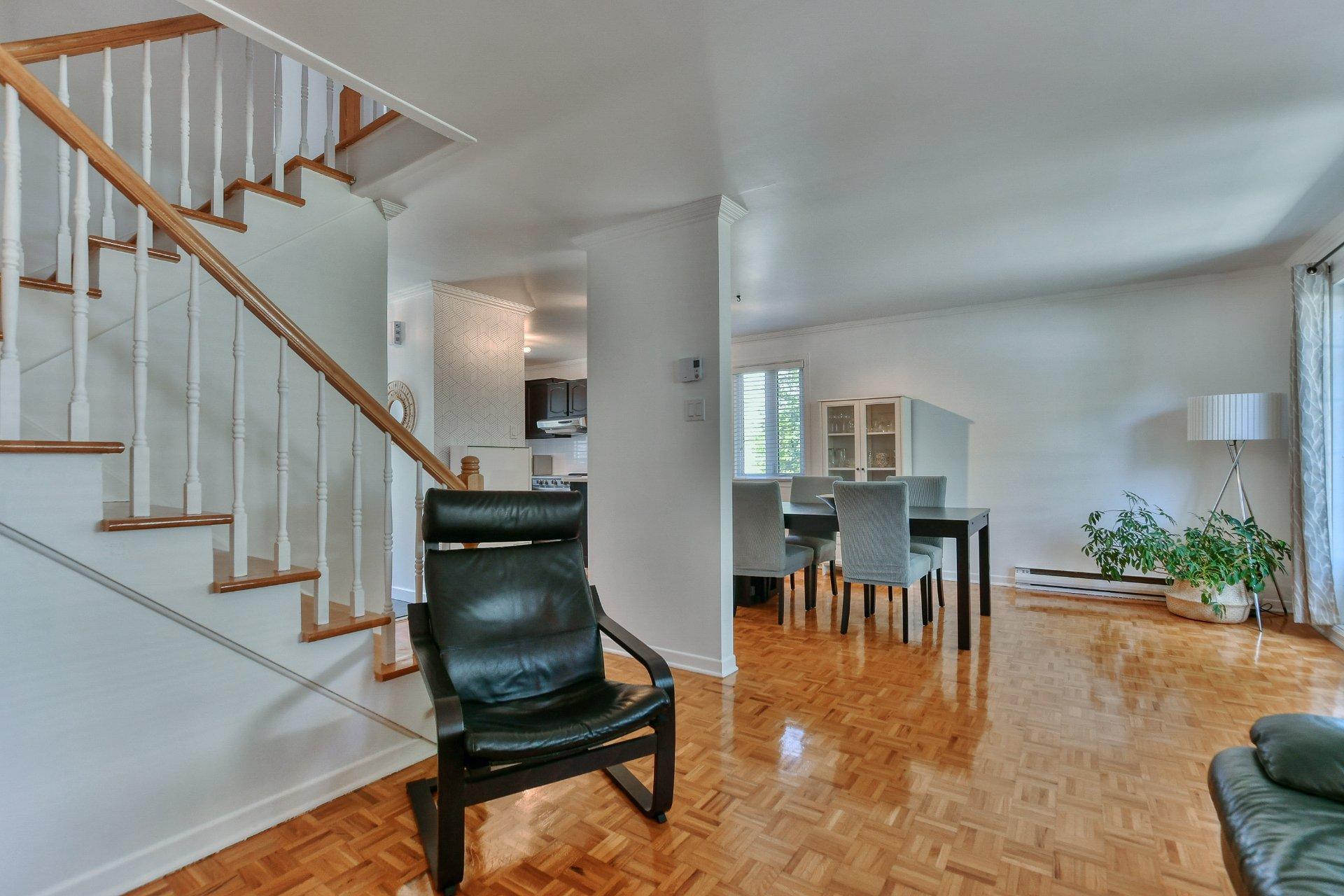 









162


Rue Claudel

,
Boisbriand,




QC
J7G1K2

