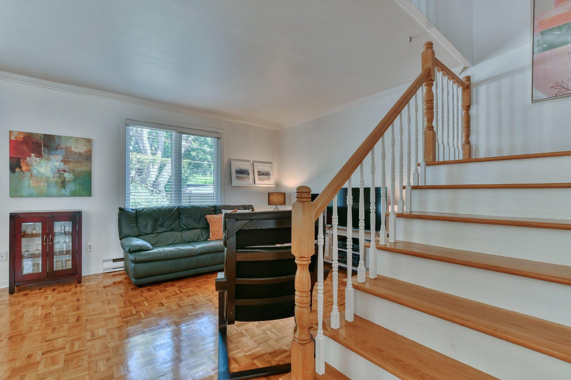 









162


Rue Claudel

,
Boisbriand,




QC
J7G1K2

