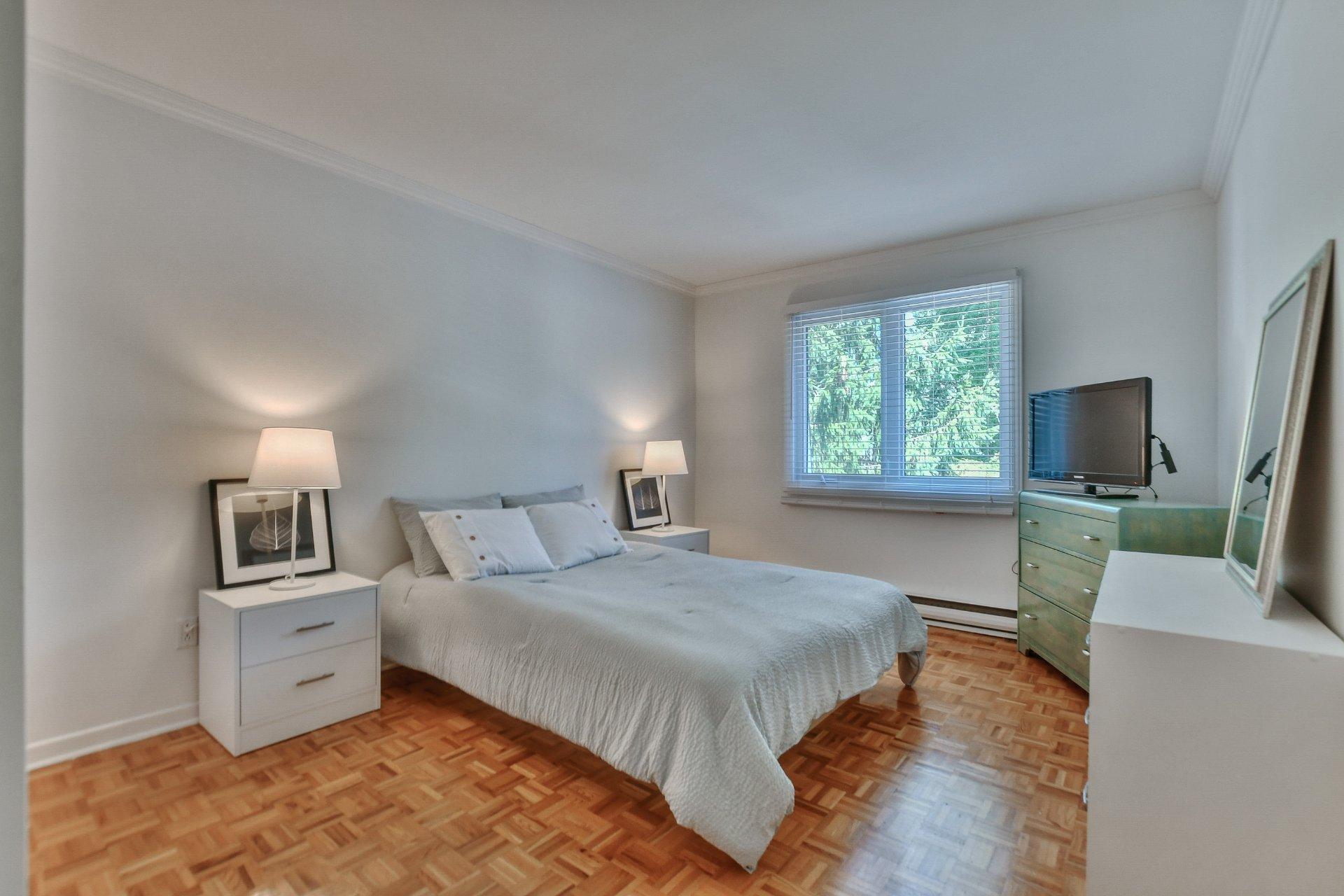 









162


Rue Claudel

,
Boisbriand,




QC
J7G1K2

