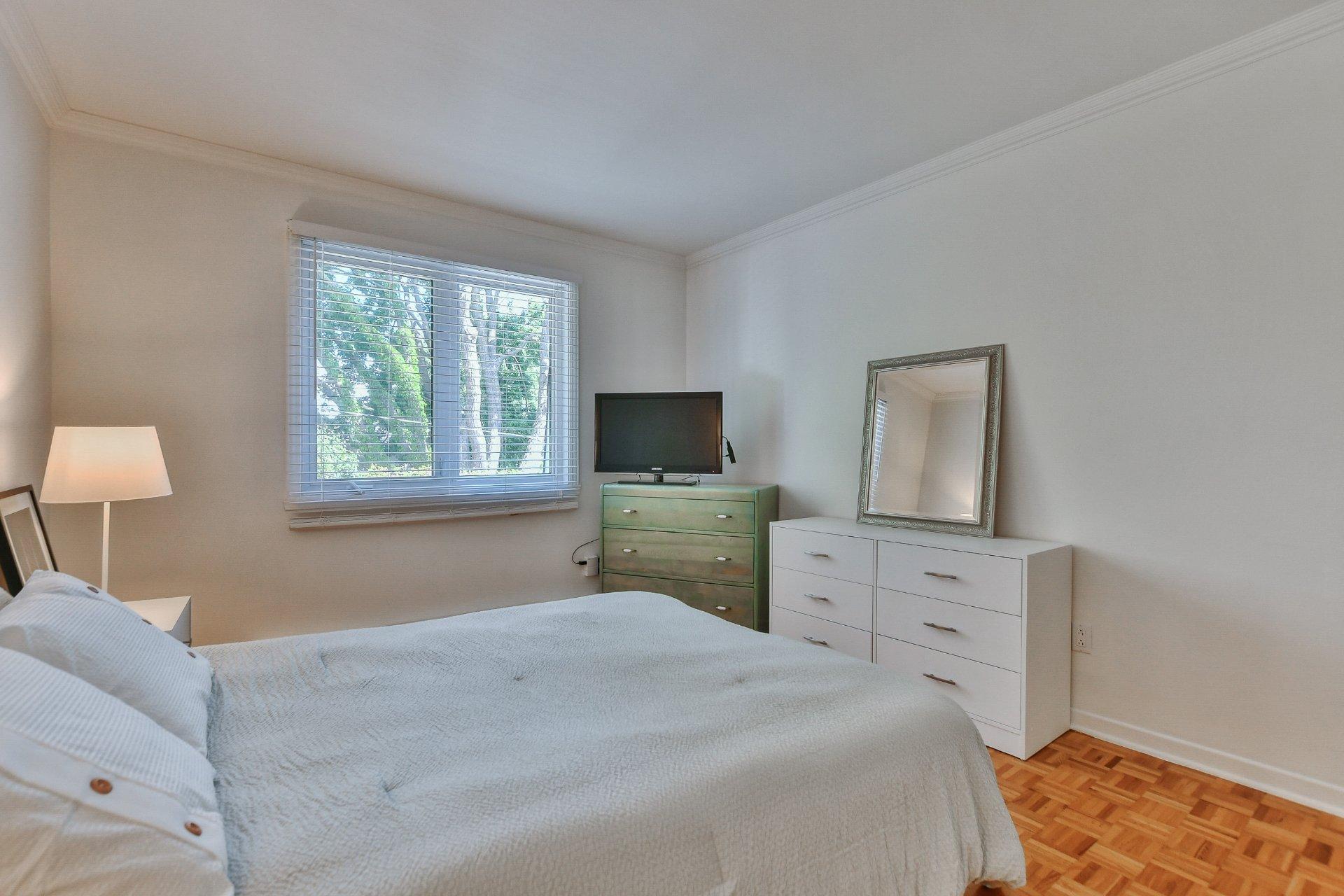 









162


Rue Claudel

,
Boisbriand,




QC
J7G1K2

