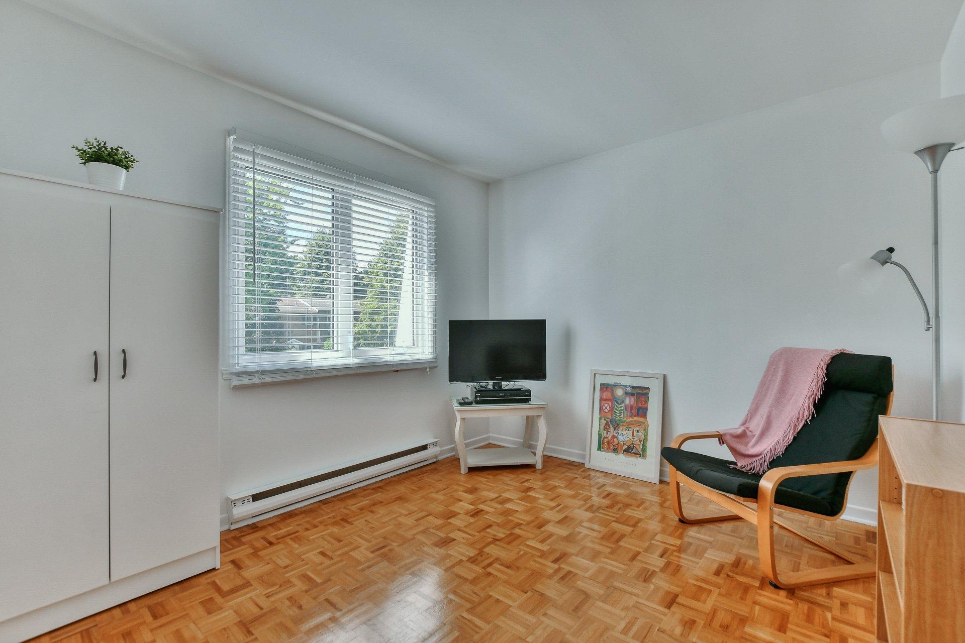 









162


Rue Claudel

,
Boisbriand,




QC
J7G1K2

