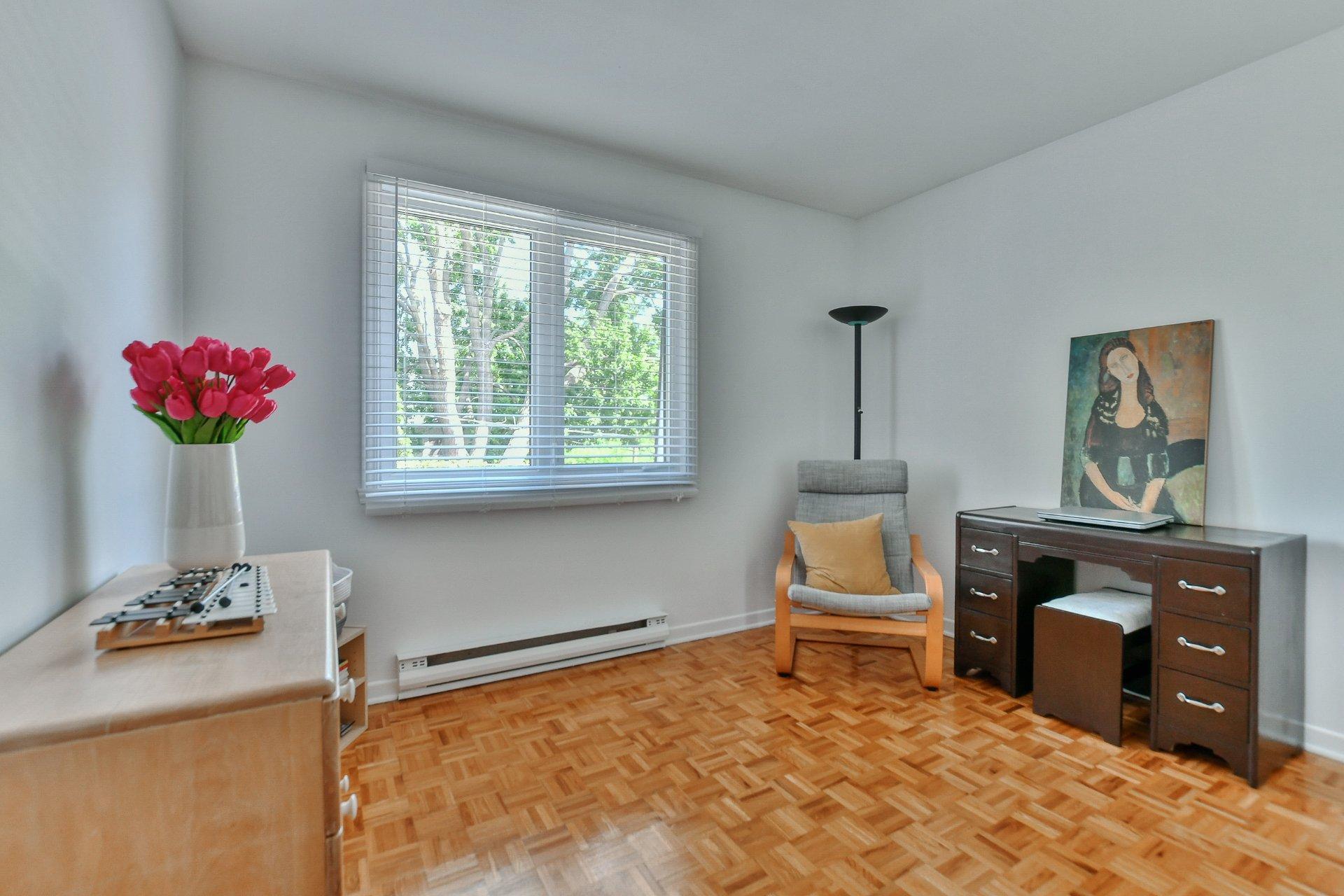 









162


Rue Claudel

,
Boisbriand,




QC
J7G1K2

