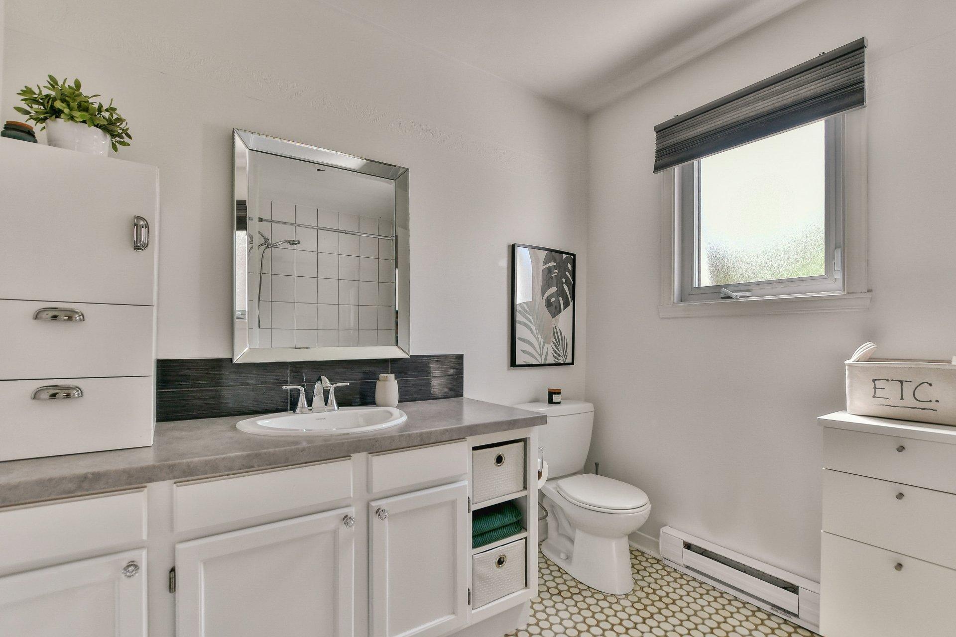 









162


Rue Claudel

,
Boisbriand,




QC
J7G1K2

