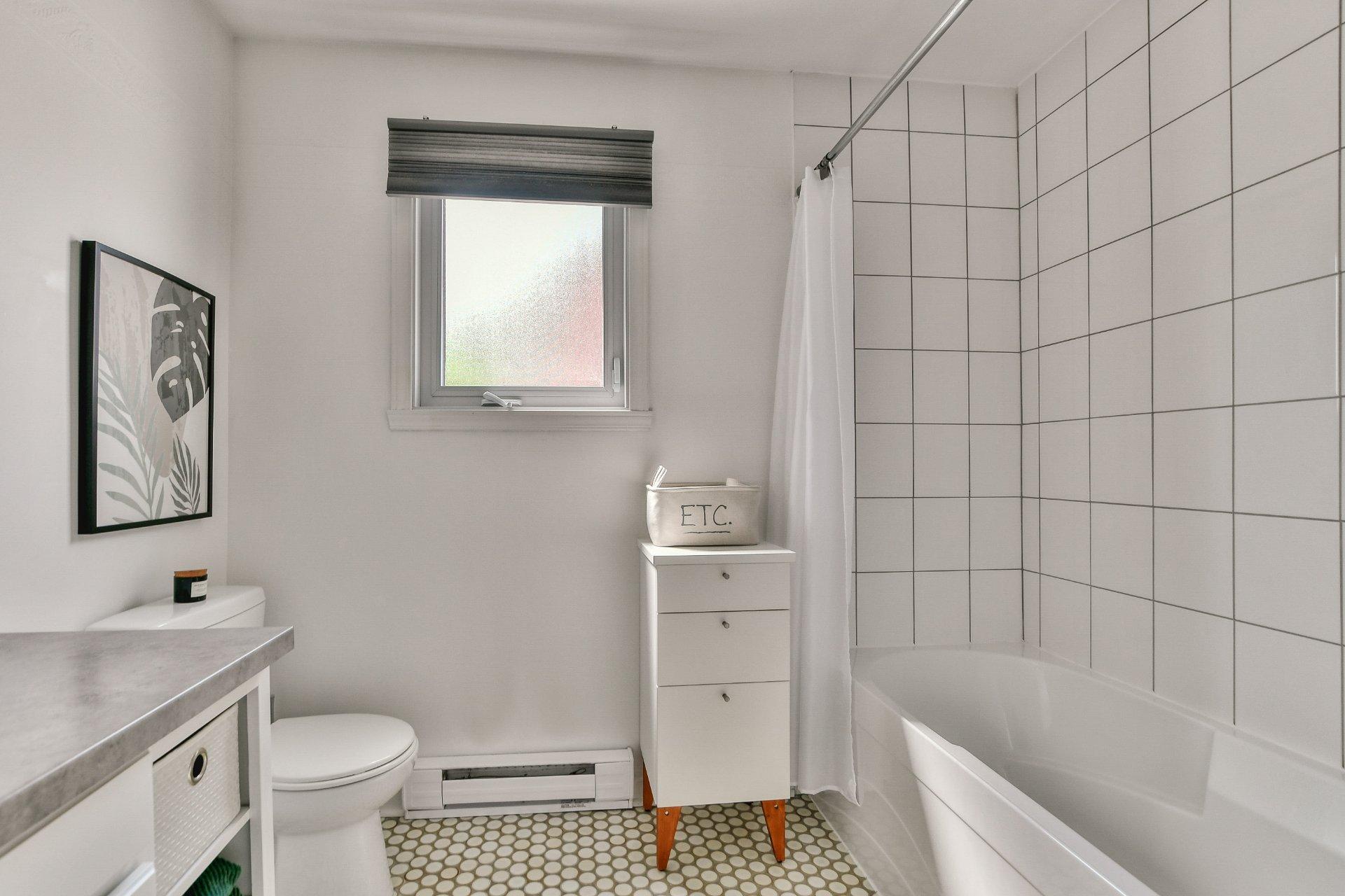 









162


Rue Claudel

,
Boisbriand,




QC
J7G1K2


