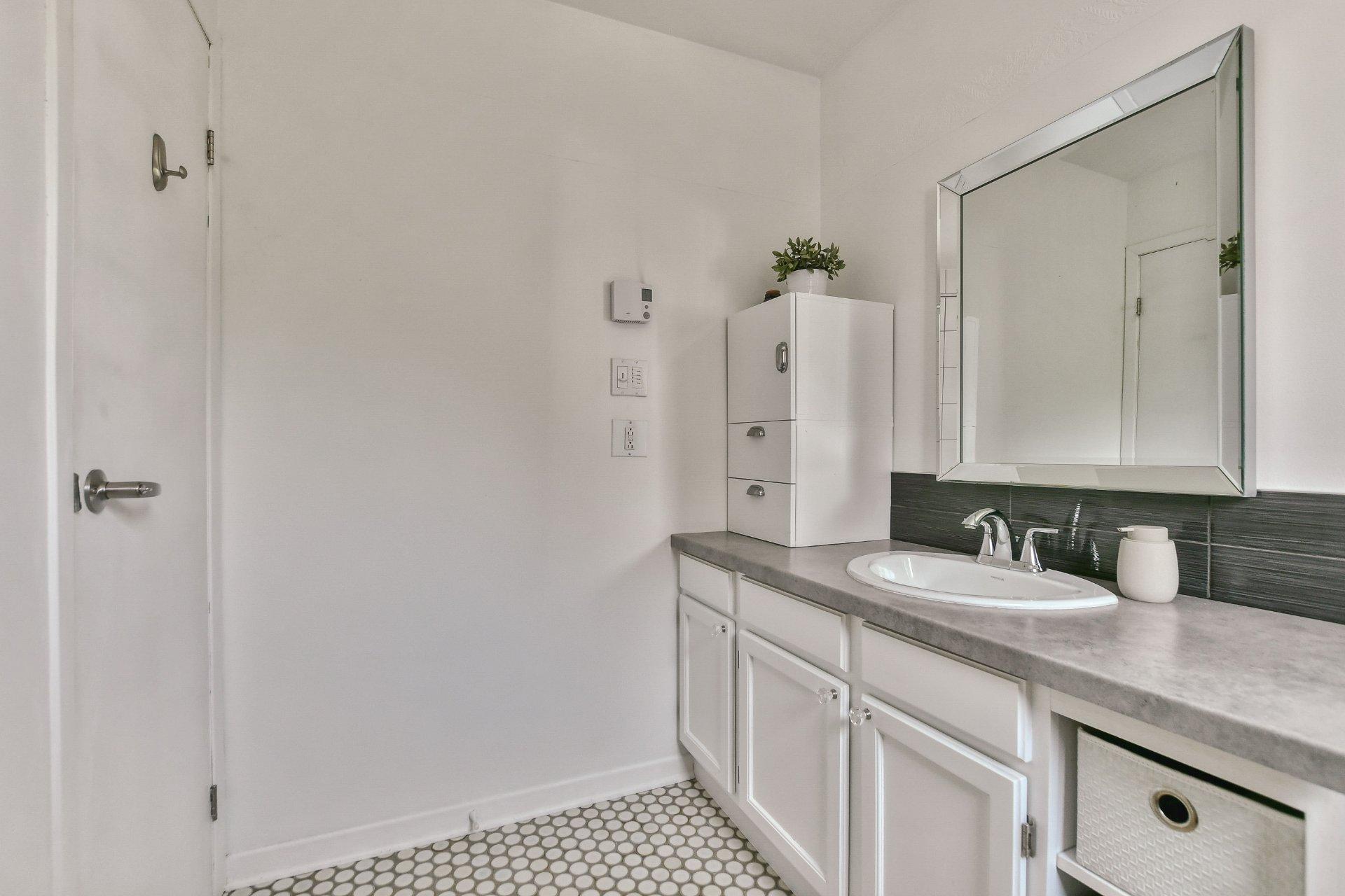 









162


Rue Claudel

,
Boisbriand,




QC
J7G1K2

