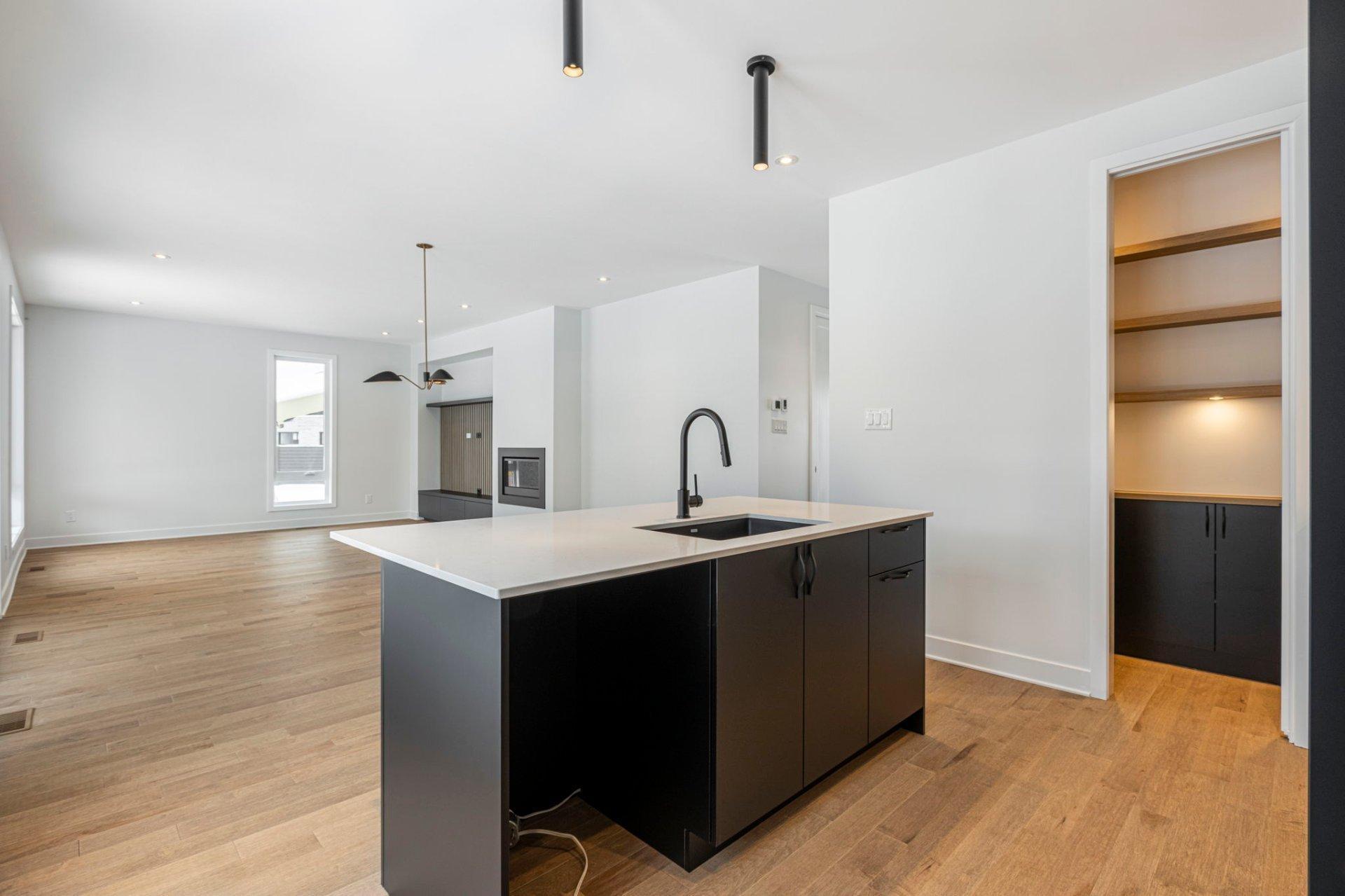 









749


Rue Louis-Quilico

,
Boucherville,




QC
J4B0H5

