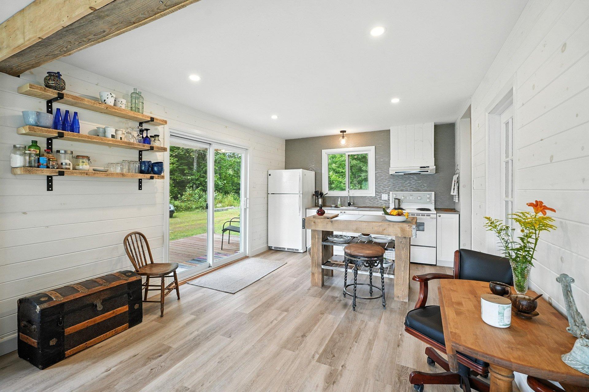 









86


Ch. du Lac-Michel

,
Sainte-Thérèse-de-la-Gatineau,




QC
J0X2X0

