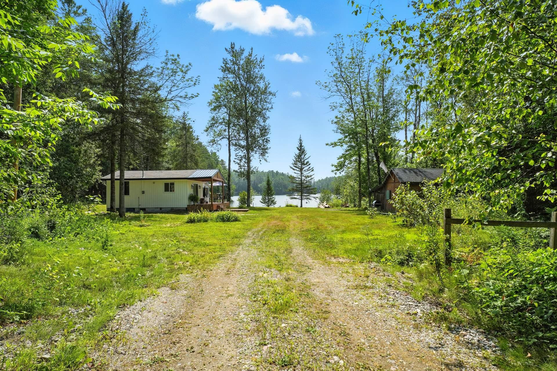 









86


Ch. du Lac-Michel

,
Sainte-Thérèse-de-la-Gatineau,




QC
J0X2X0

