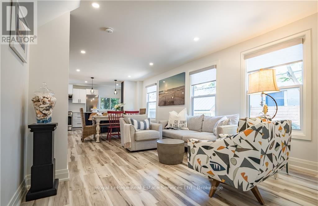












4 6TH STREET

,
Grimsby (Grimsby Beach),




Ontario
L3M2T3

