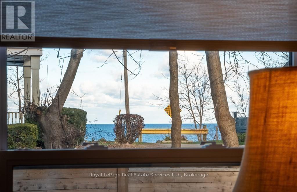 












4 6TH STREET

,
Grimsby (Grimsby Beach),




Ontario
L3M2T3

