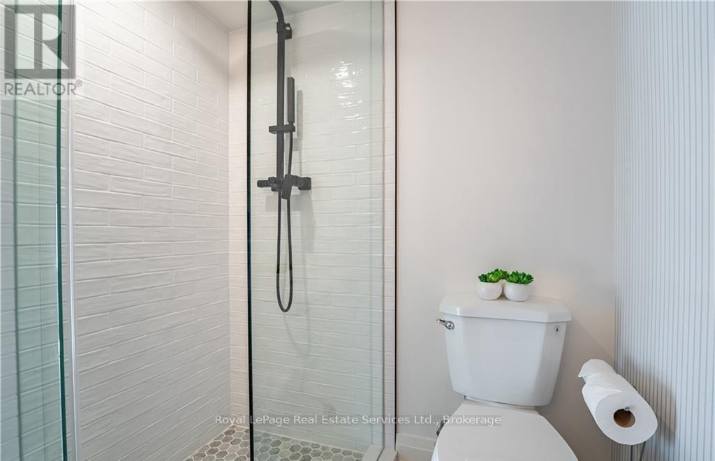 












4 6TH STREET

,
Grimsby (Grimsby Beach),




Ontario
L3M2T3

